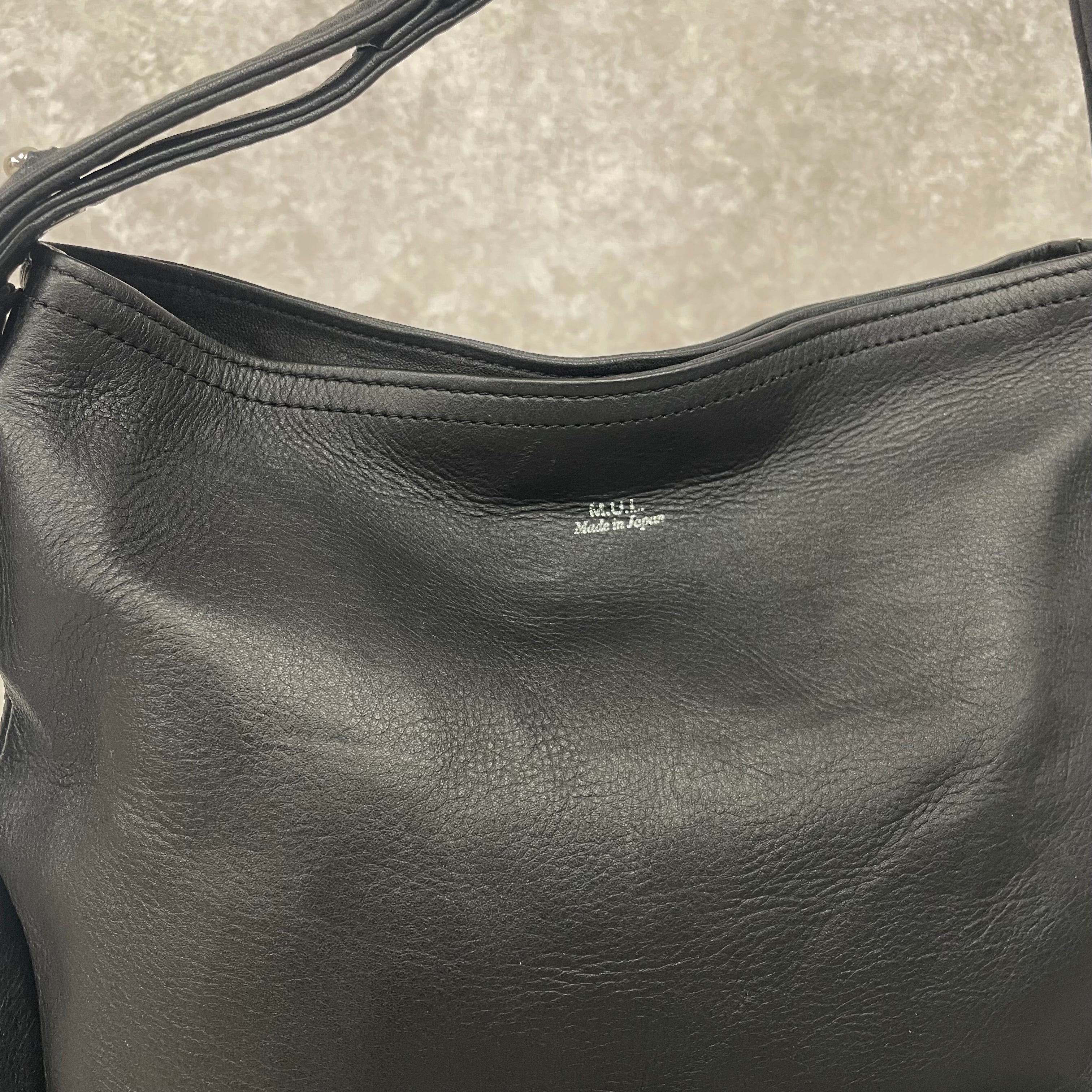 M.U.L.ブラックレザーテールショルダーバッグ 洗い加工 ⚠️予約【M.U.L.】テールショルダー(洗い加工) -ブラック- ※R7