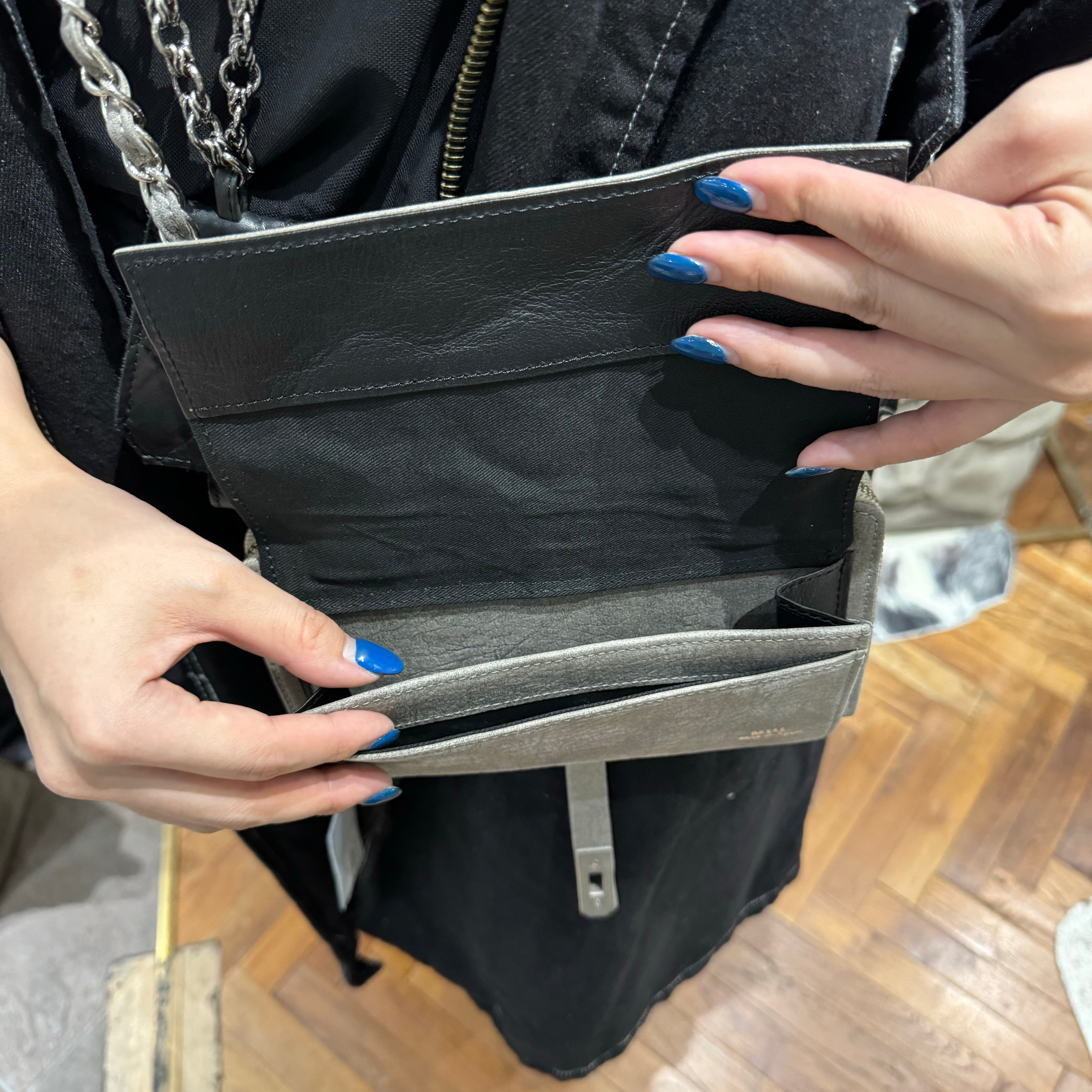 ⚠️予約【M.U.L.】 ウォレットショルダー　-エンボスグレージュ-　※R7. 6月末納品予定