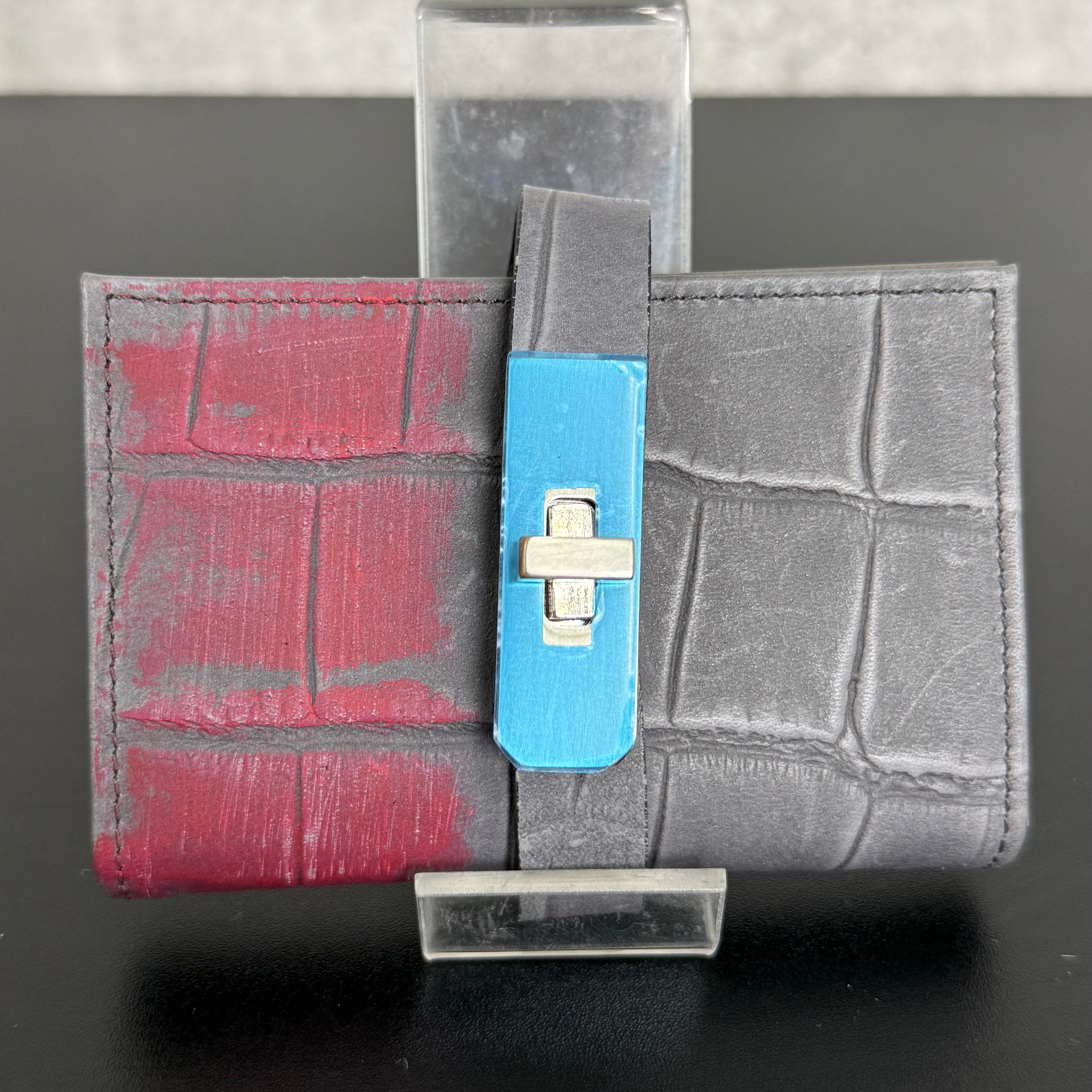 【MUL123】カードケース　‐グレー‐　クロコダイル型押し　シルバー金具　ピンクライン入り　※7/2〜7/12より事務所から順次発送予定