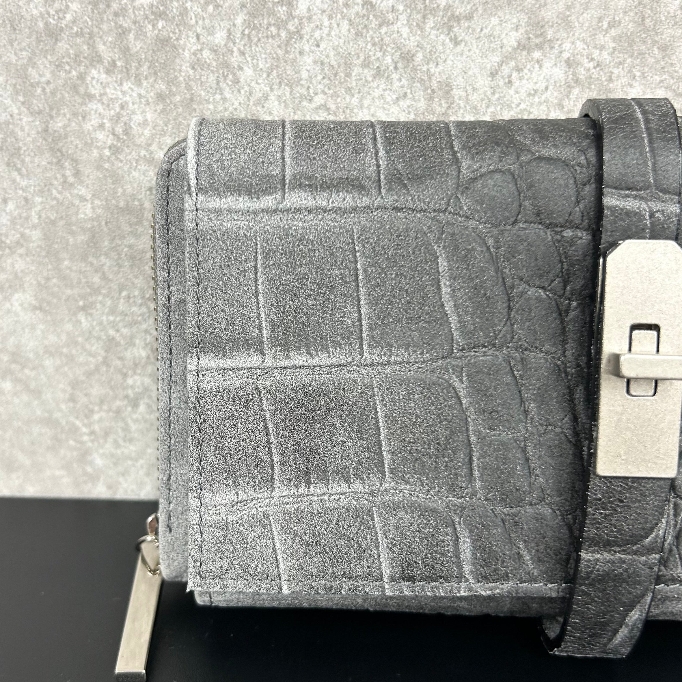 【MUL008】ウォレットショルダー　-ホワイトヌバック汚し加工‐　クロコダイル型押し　レザーショルダー　※7/2〜7/12より事務所から順次発送予定