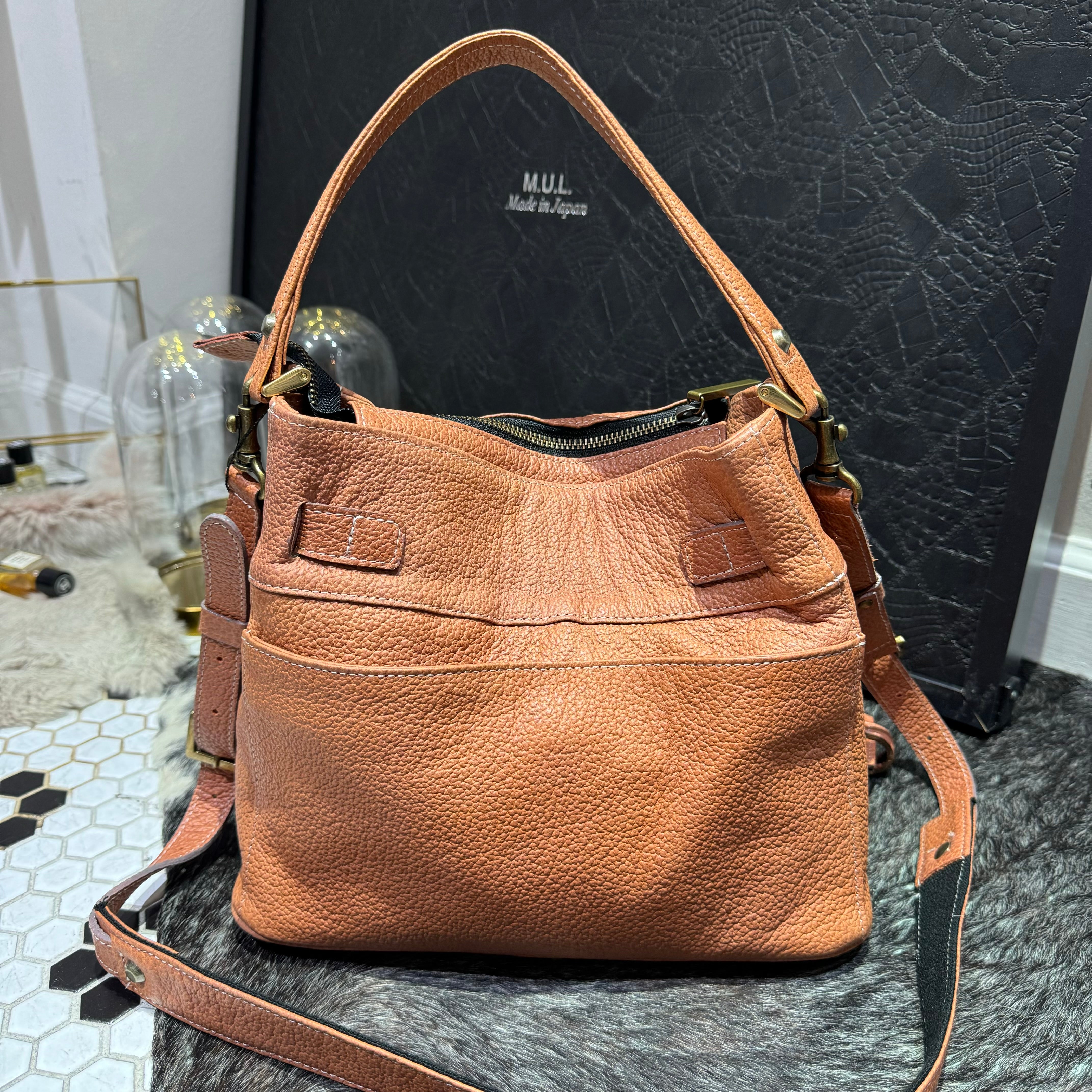 ⚠️予約【M.U.L.】stud series ワンハンドル2wayショルダー  シボ型押し　マットゴールド金具　-オレンジ-  ※キーストラップは別売りになります。　※R7. 6月末納品予定