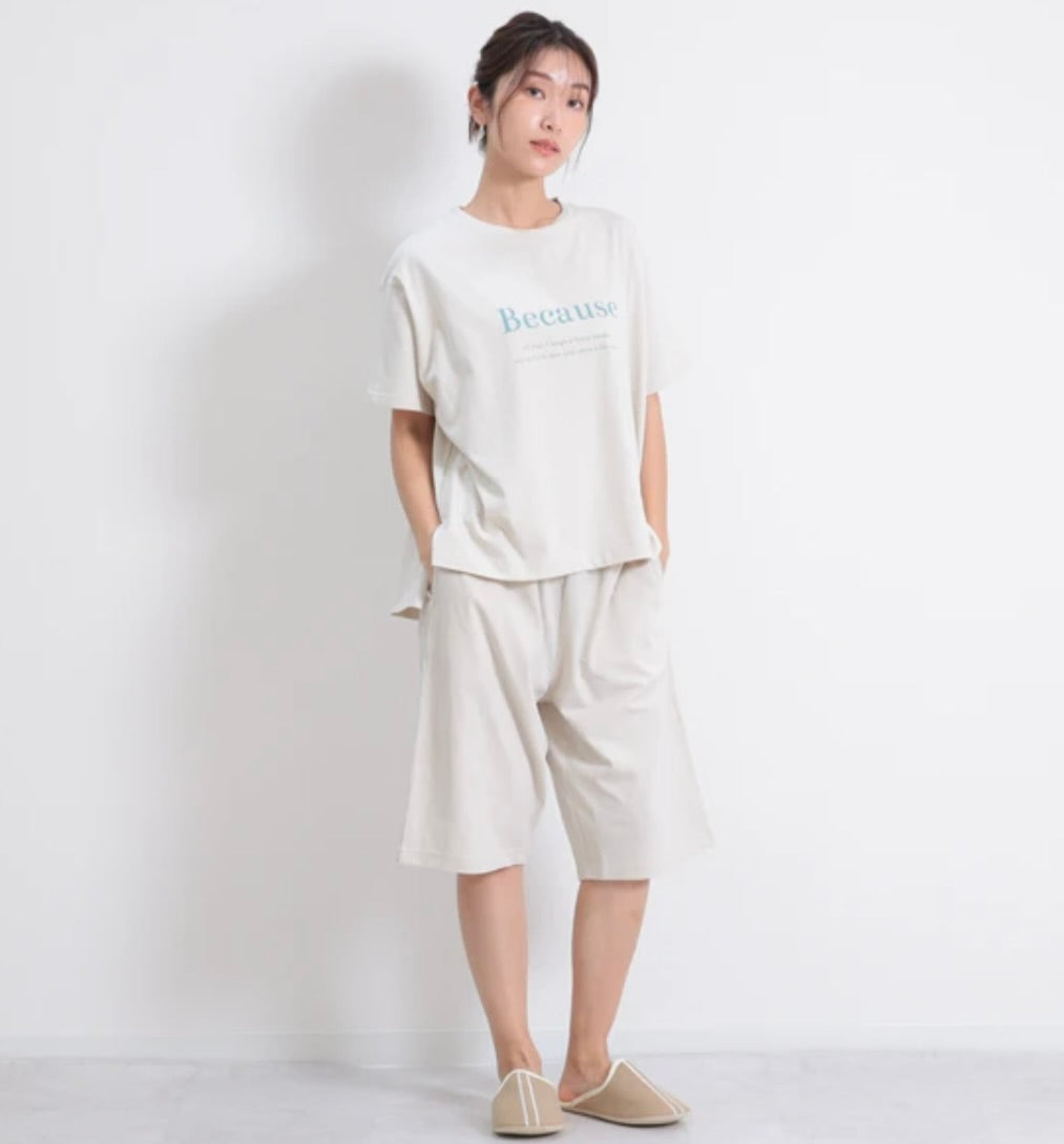 巾着付き半袖ロゴ上下セット-グレージュ- Because　※8/27-9/2より順次配送予定