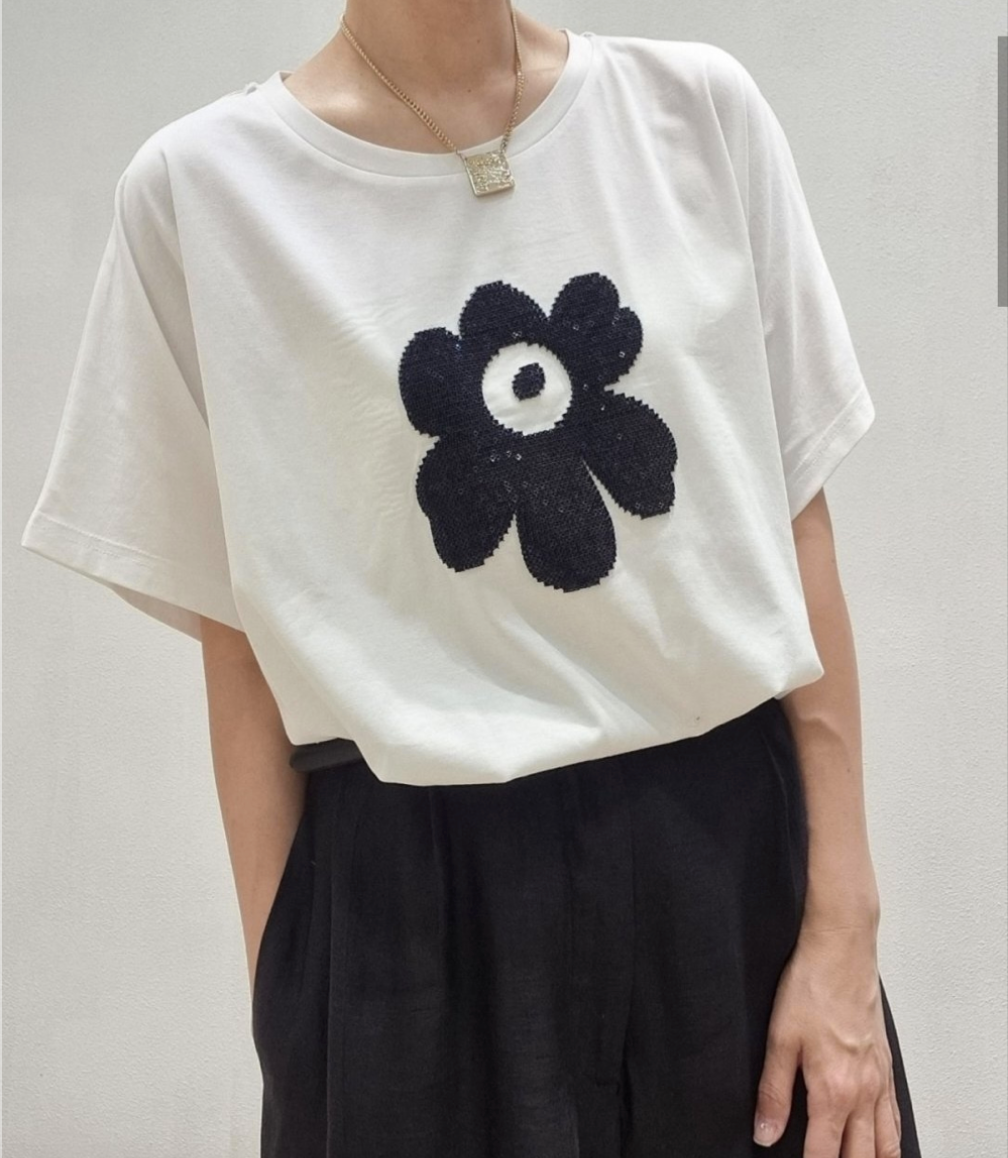 【rowee】ポイントフラワーTシャツ  -ホワイト+ブラックフラワー-   ※7/8-15頃より順次配送