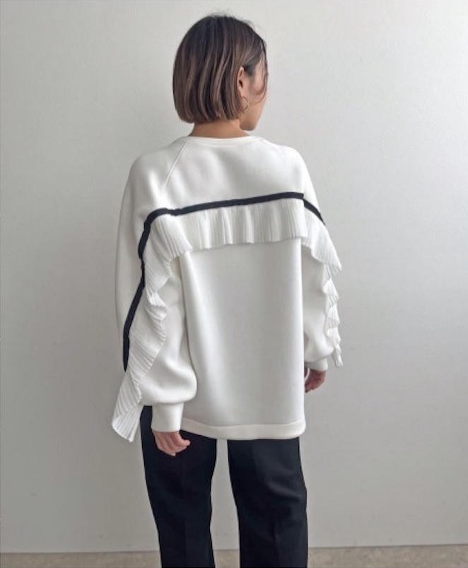 【 LHELBIE】バックフリルダンボールトップス　- オフホワイト-　※12/17~23頃より順次発送予定