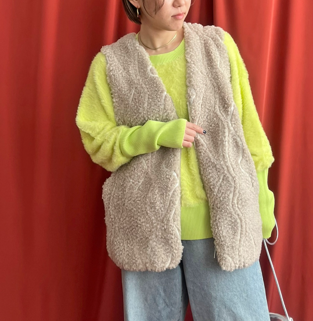 【 LHELBIE】ライン刺繍ボアベスト　-ベージュ-　※11/26〜12/2頃より順次発送予定
