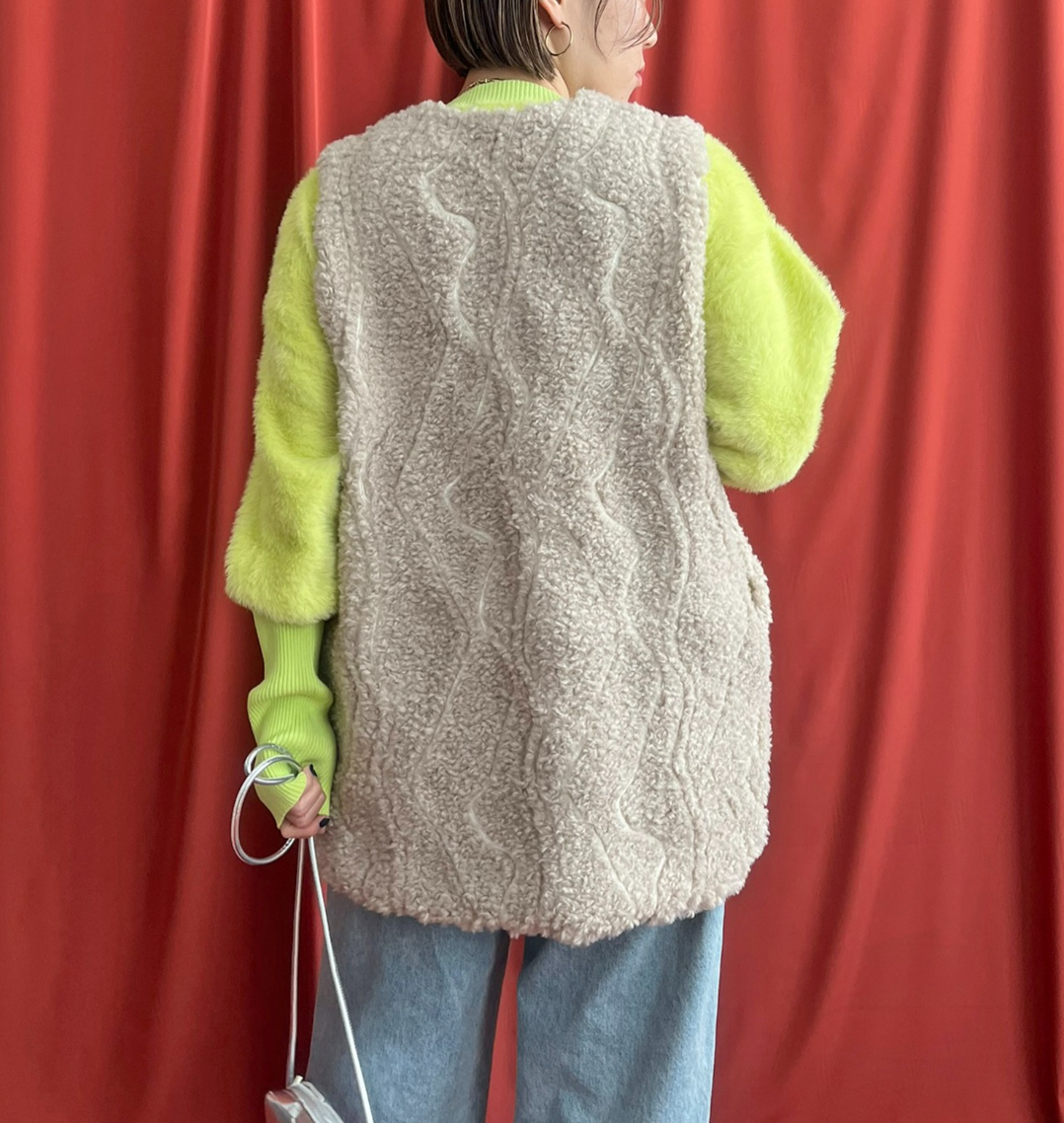 【 LHELBIE】ライン刺繍ボアベスト　-ベージュ-　※11/26〜12/2頃より順次発送予定