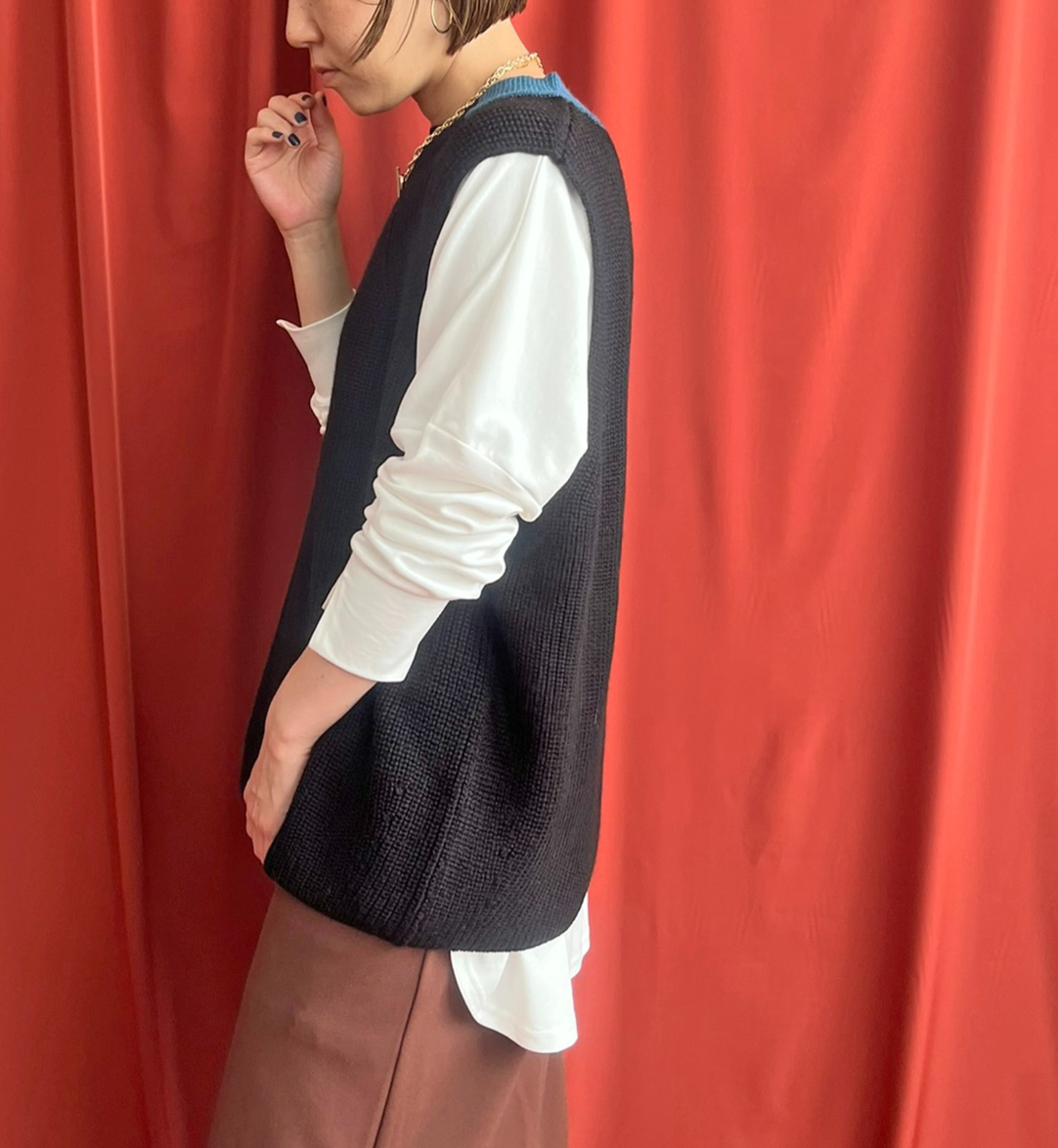 【 LHELBIE】バックオープンニットベスト　-ブラック-　※11/26〜12/2頃より順次発送予定