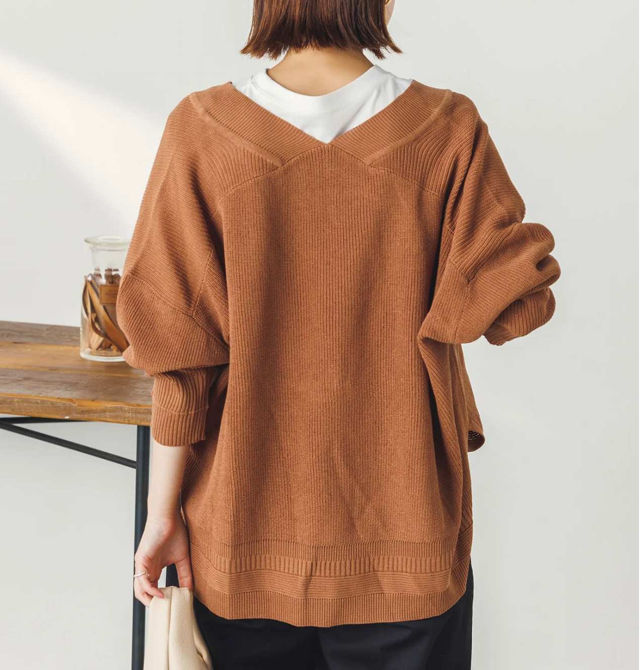 【hunch】麻タッチAC 12G 片畦編み Vネック　-ティー-　※3/19~25迄に順次発送予定