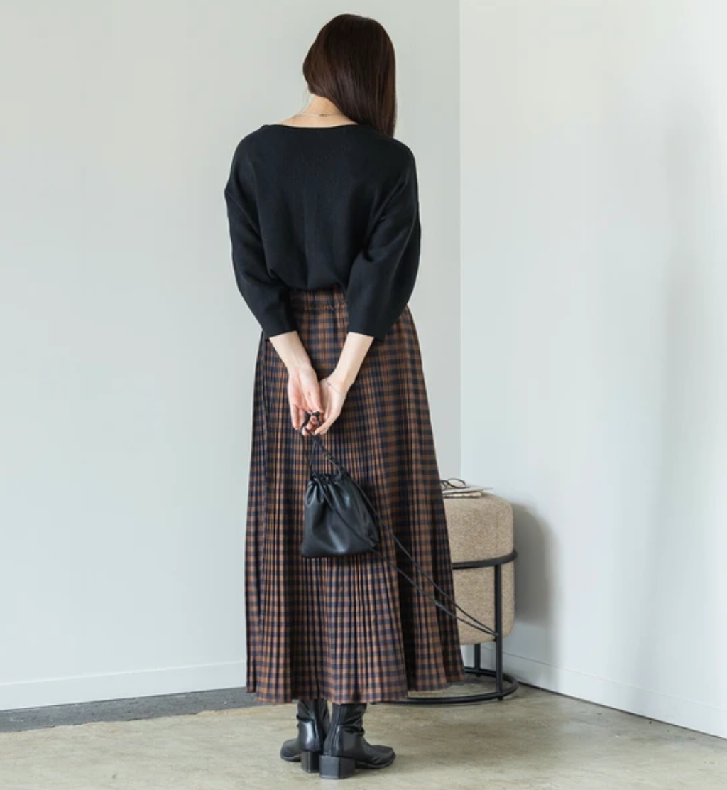 【hunch】 静電気防止やわもちヤーン 2WAYぽわんハーフスリーブニット -ブラック-　※3月26日~4月1日迄に順次発送予定