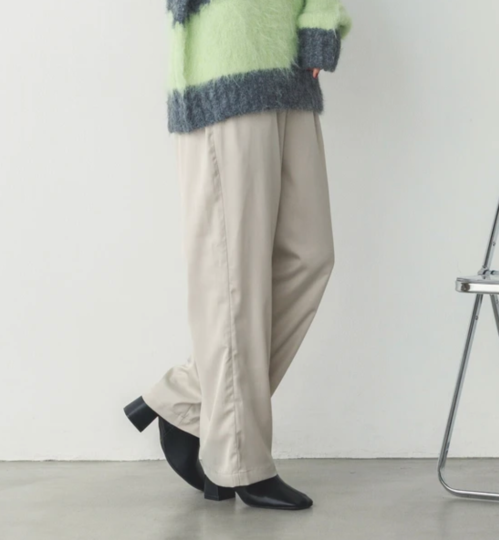 【hunch】 サテン ストレートイージーパンツ  -オフベージュ-　※3月26日~4月1日迄に順次発送予定