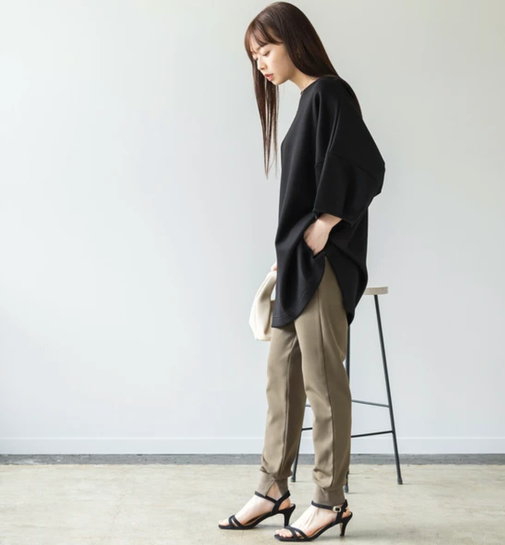 【hunch】ダンボール スリーブタックボクシープルオーバー   -ブラック-　※3月26日~4月1日迄に順次発送予定