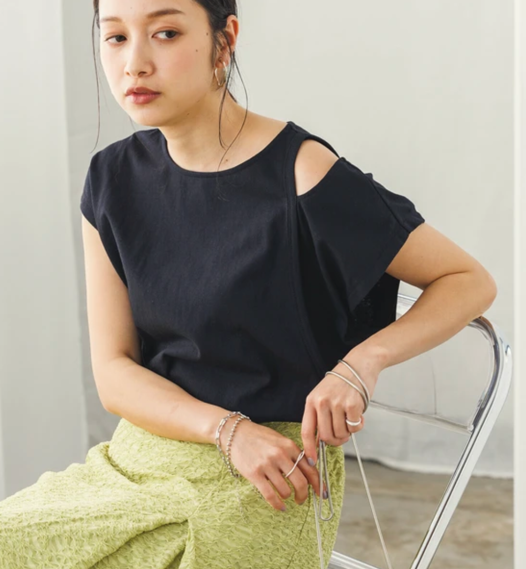 【hunch】USAコットンOE天竺 デザインショルダースリーブレストップス   -ブラック-　※3月26日~4月1日迄に順次発送予定