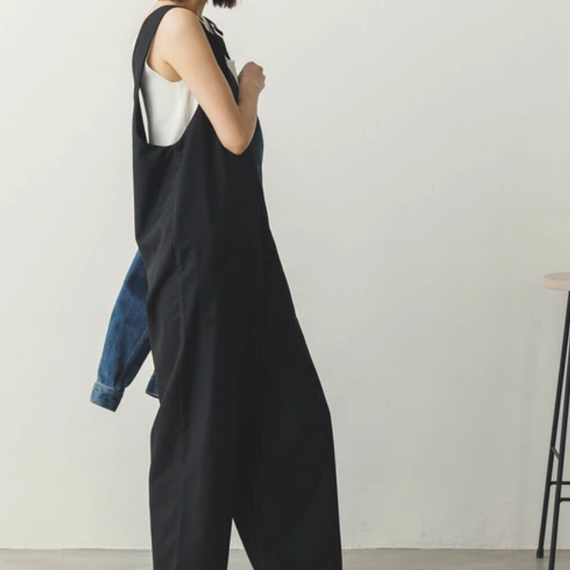 Vネック前後2WAYサロペット -ブラック-　M/L 　 ※7/30〜8/5迄に順次発送予定