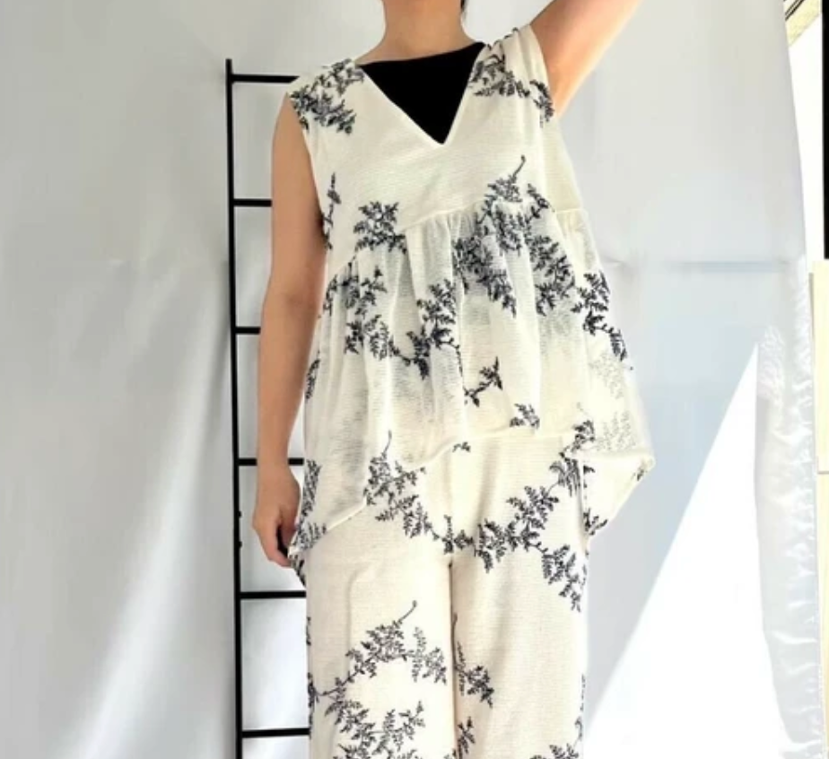 花柄刺繍メッシュノースリーブ　-アイボリー-　※7/30〜8/5迄に順次発送予定