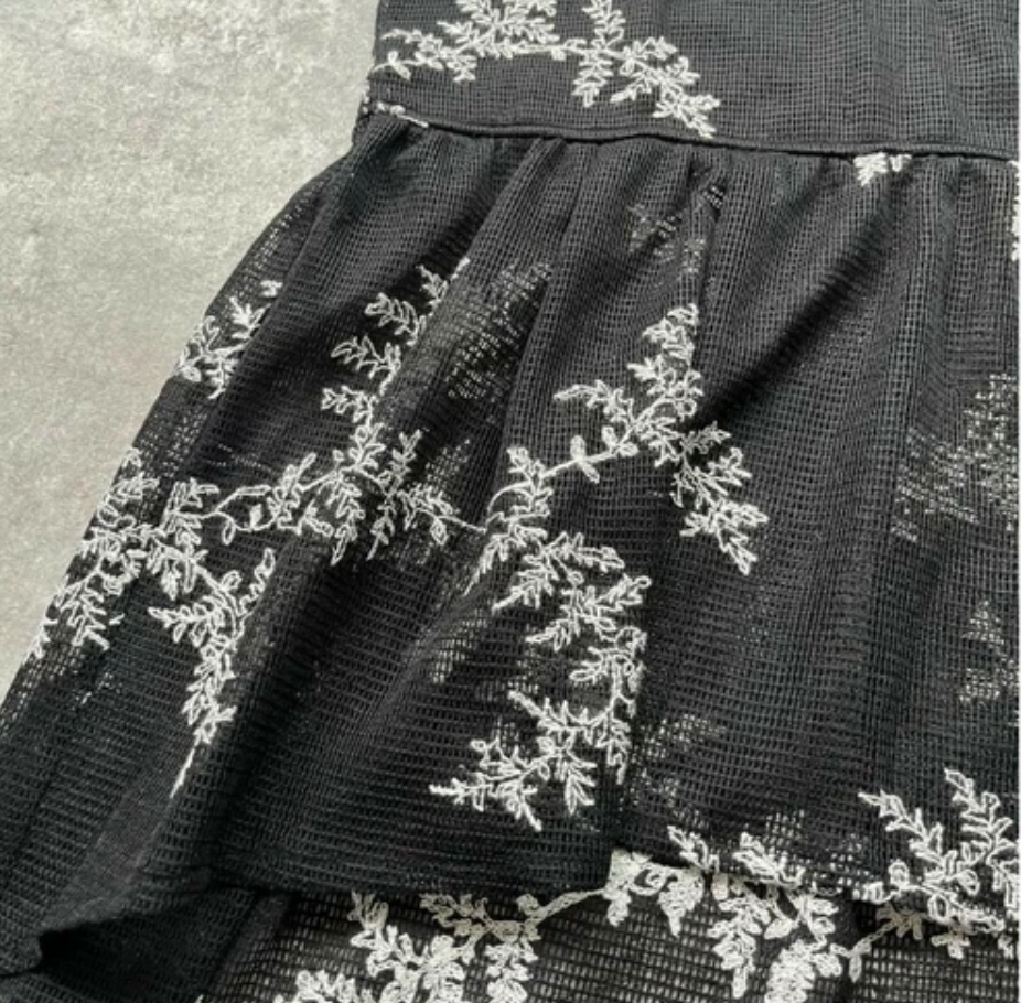 花柄刺繍メッシュノースリーブ　-ブラック-　※7/16〜22迄に順次発送予定