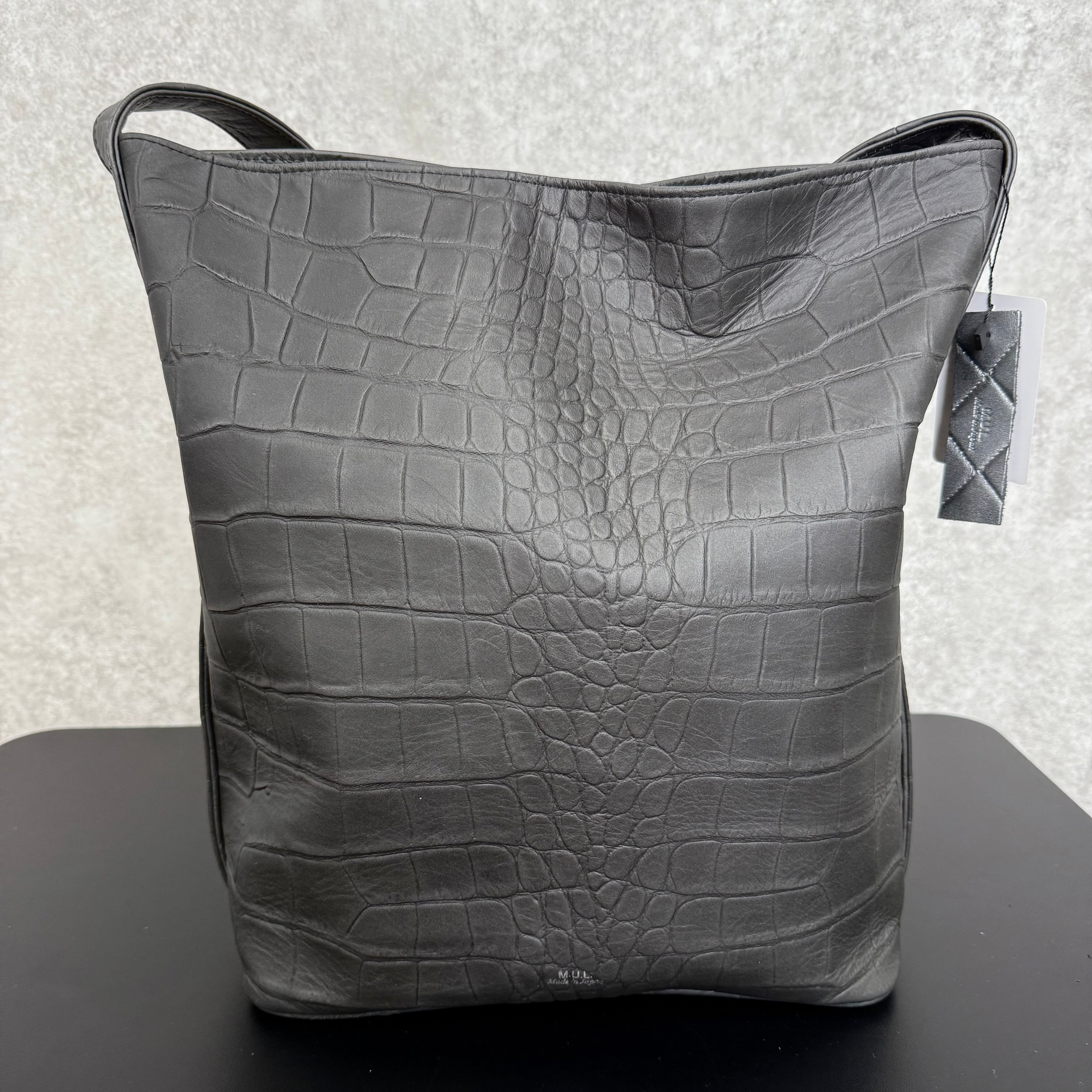 【MUL085】バケットトートM　-スモーキーブラック-　クロコダイル型押し　※7/2〜7/12より事務所から順次発送予定