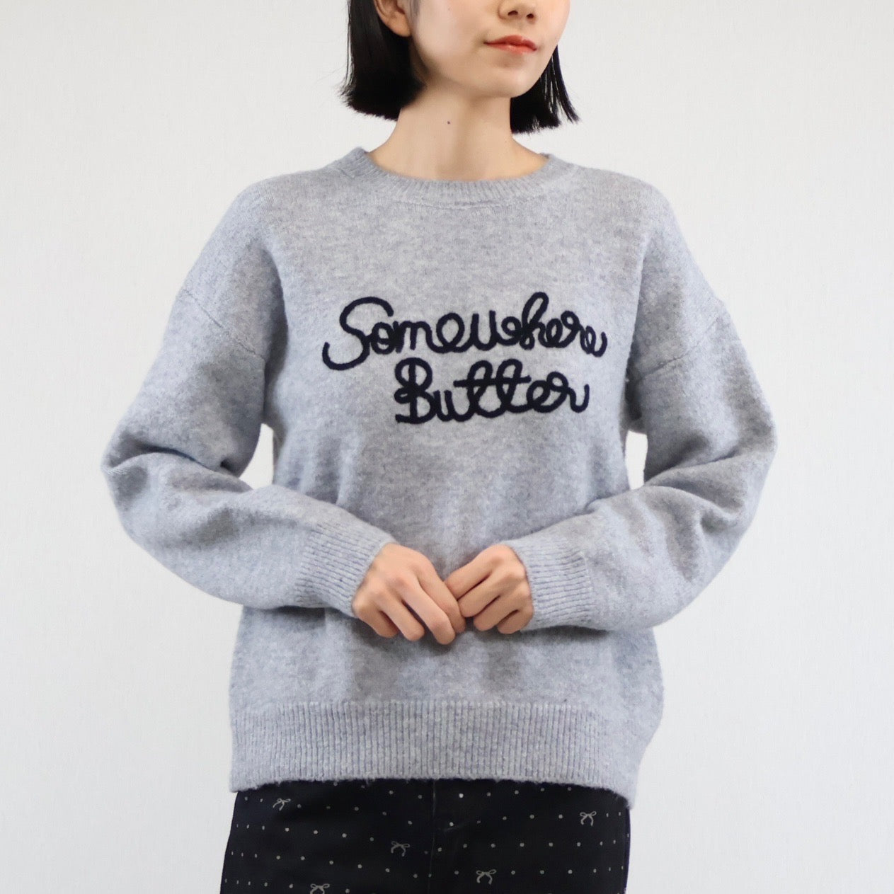 コードロゴ刺繍ニット  -グレー- 　※11/12-11/18頃より順次発送予定