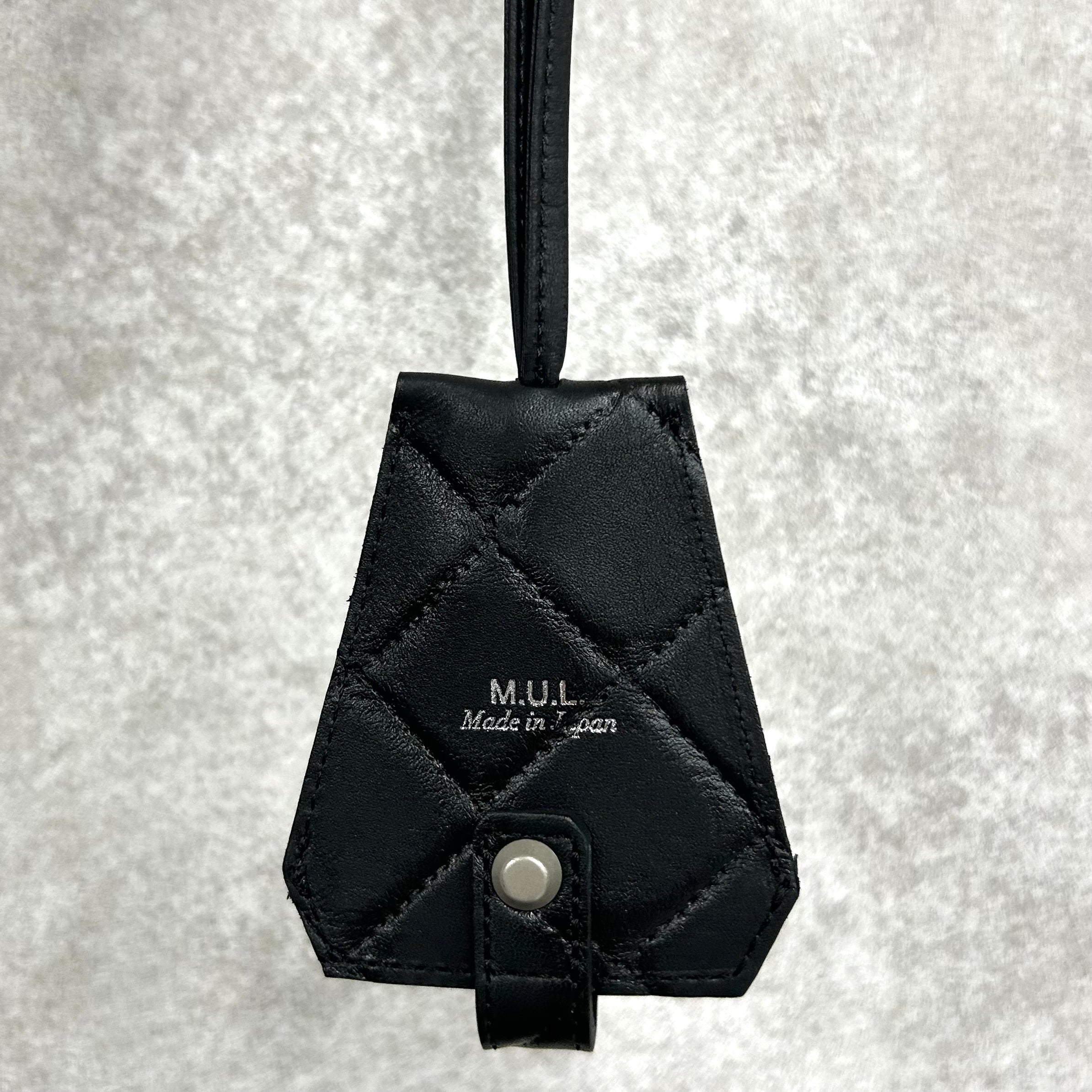 【MUL097-GLD】レザーキーネックレス キルティング型押し　-ブラック-　ゴールドライン入り　※7/2〜7/12より事務所から順次発送予定