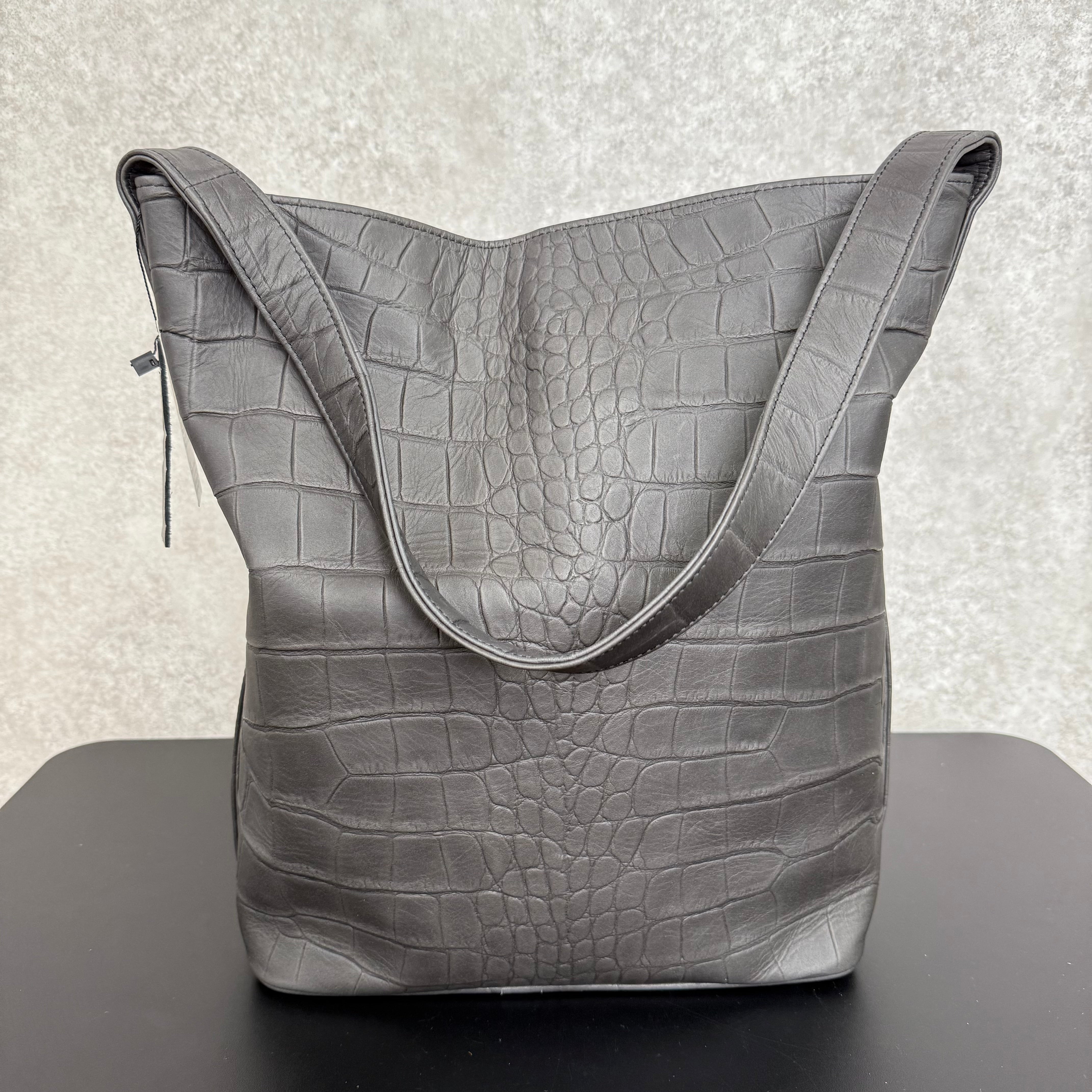 【MUL085】バケットトートM　-スモーキーブラック-　クロコダイル型押し　※7/2〜7/12より事務所から順次発送予定