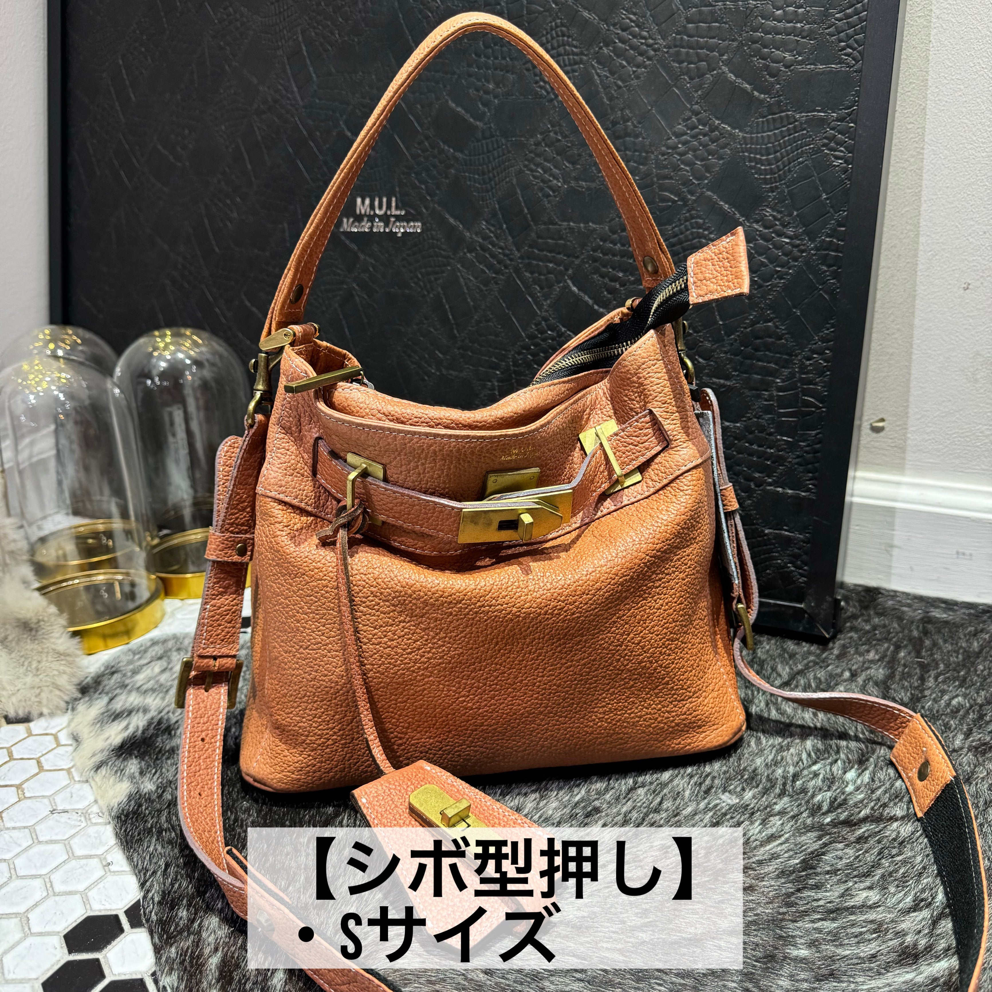 ⚠️予約【M.U.L.】stud series ワンハンドル2wayショルダー  シボ型押し　マットゴールド金具　-オレンジ-  ※キーストラップは別売りになります。　※R7. 6月末納品予定