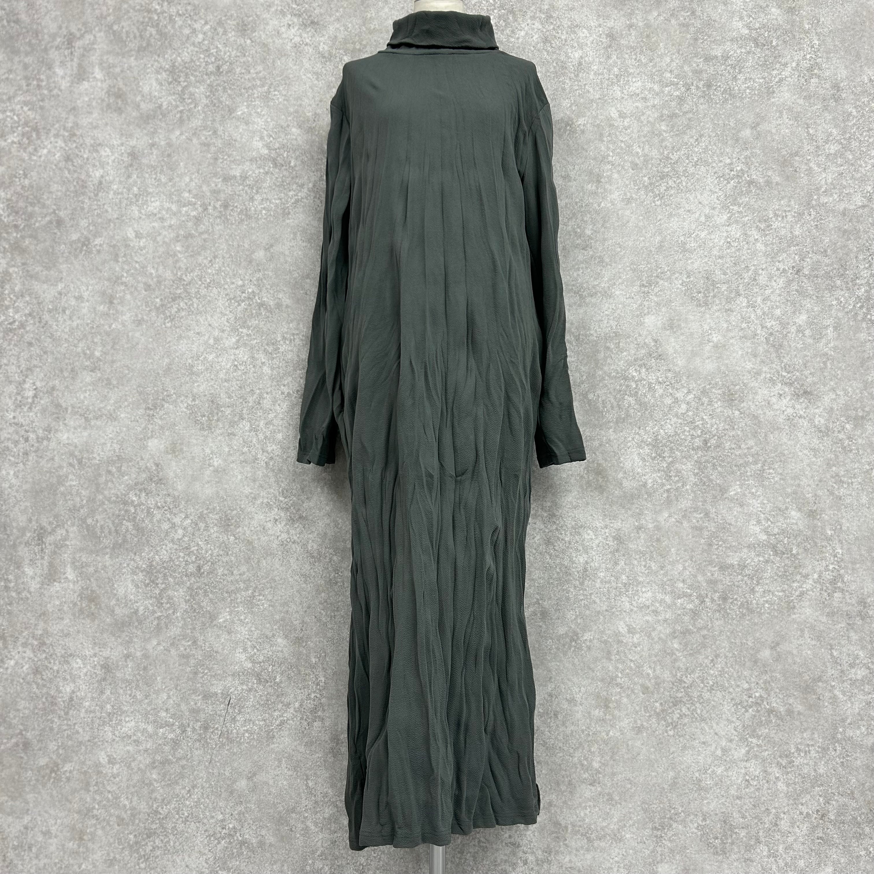 しわ加工タートルネックワンピース　-グレー-※3/19-25迄に順次発送予定