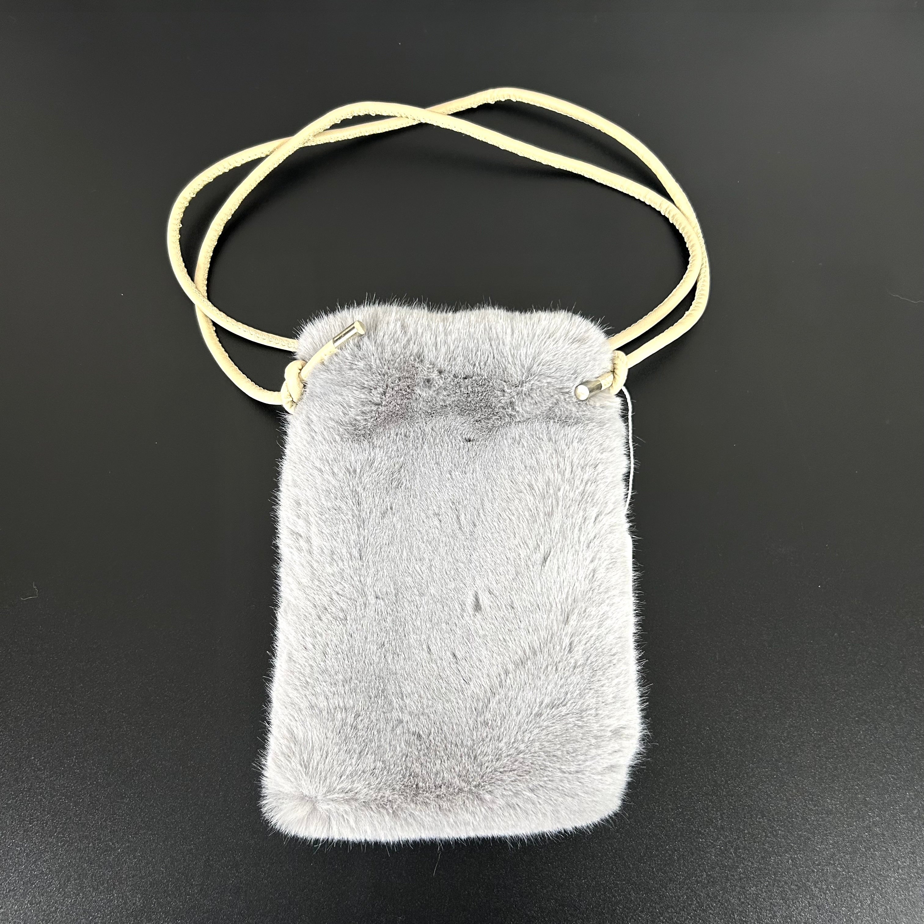 ふわふわファースマホショルダー  -グレー-  ※11/12~11/18頃より順次発送