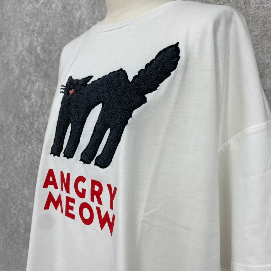 ANGRY ネコ刺繍 BIG Tシャツ -オフホワイト-　※7/16~22より順次発送予定