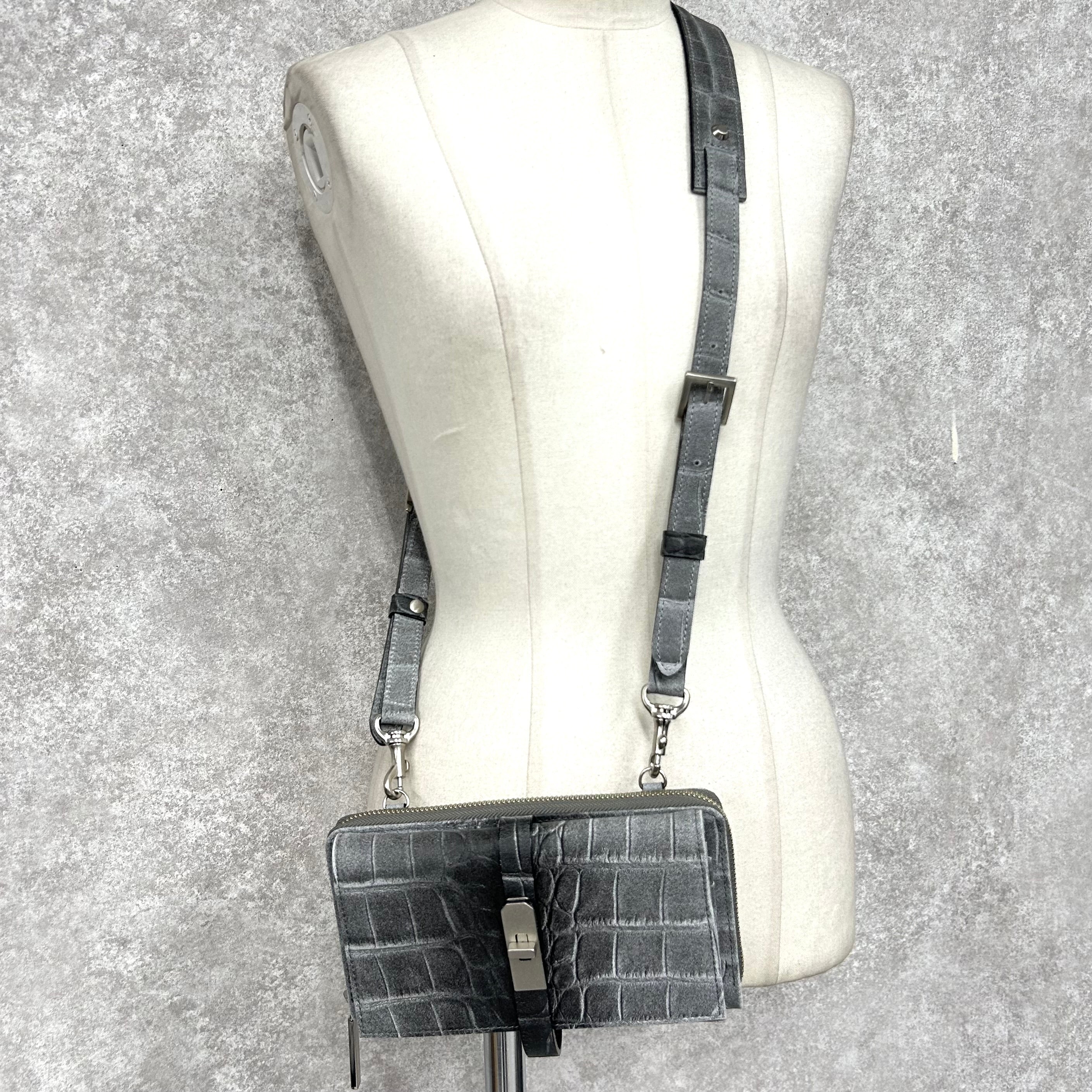 【MUL008】ウォレットショルダー　-ホワイトヌバック汚し加工‐　クロコダイル型押し　レザーショルダー　※7/2〜7/12より事務所から順次発送予定