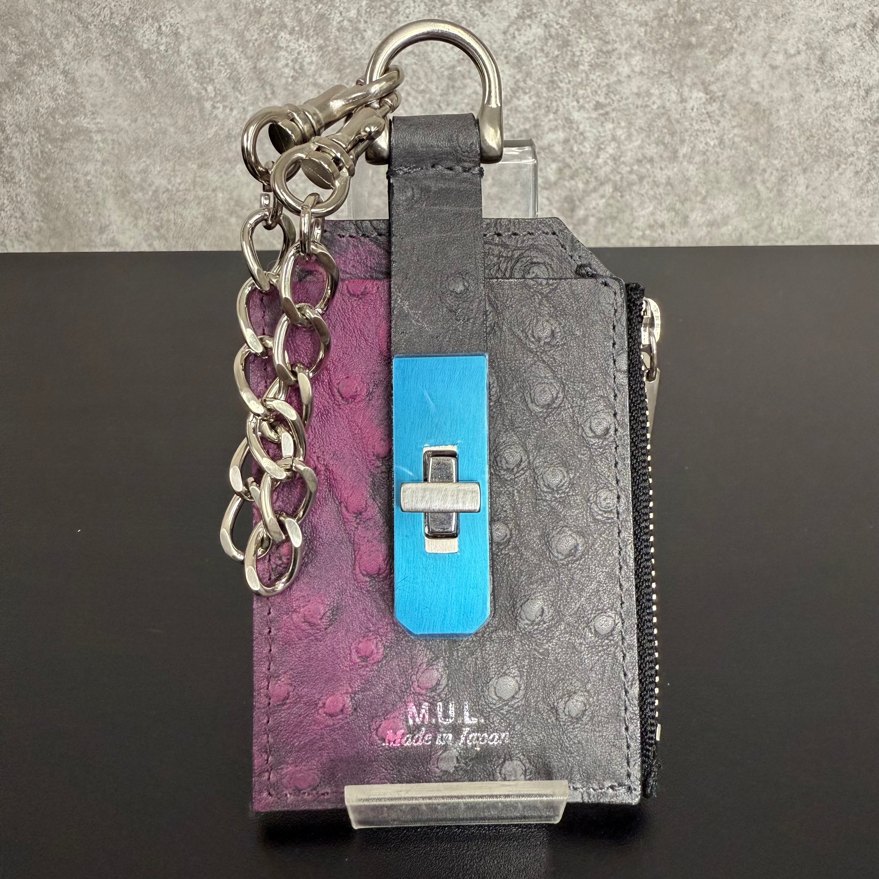 【MUL028】チェーンパスケース　‐グレー‐　オーストリッチ型押し　シルバー金具　ピンクライン入り　※7/2〜7/12より事務所から順次発送予定