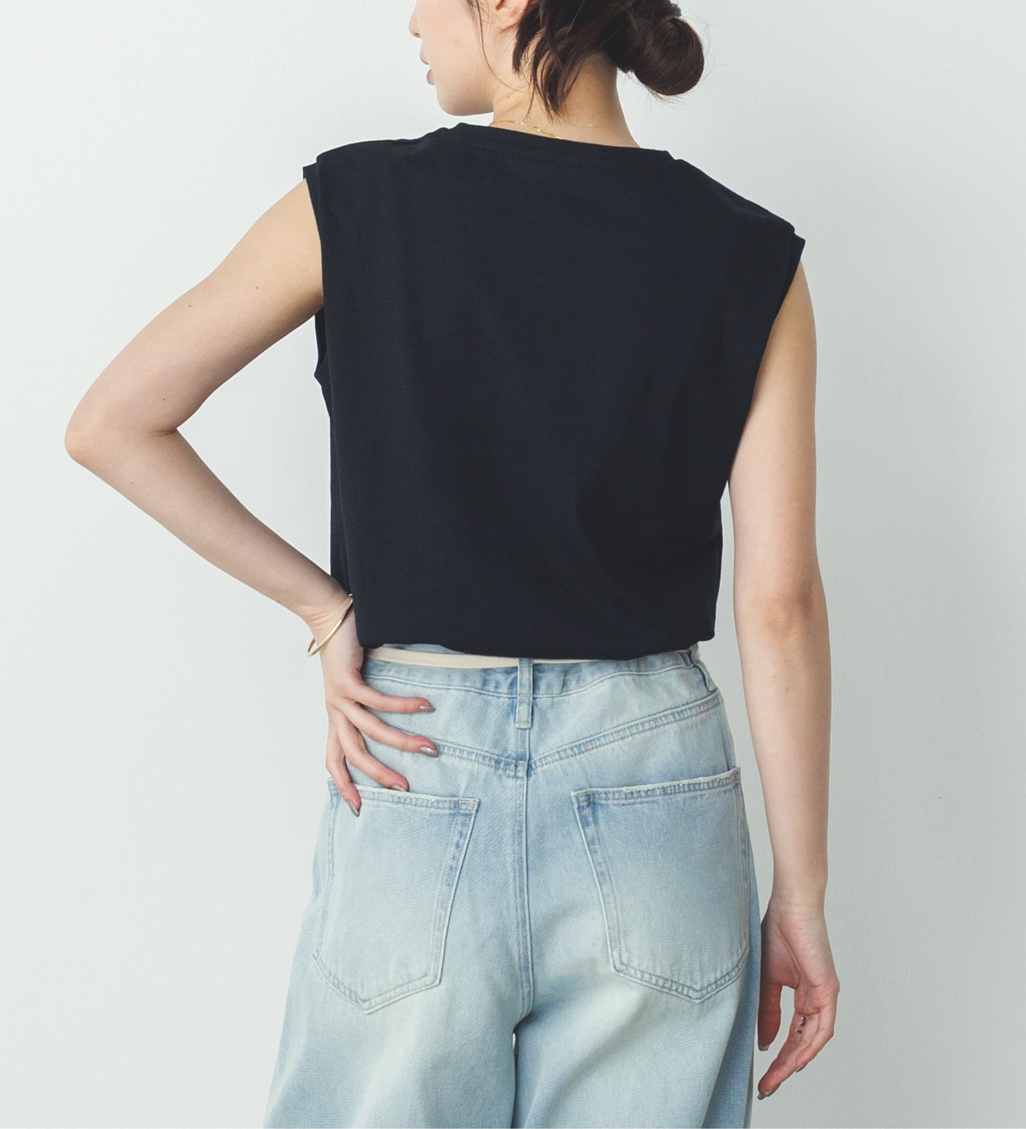 【hunch】汗染み防止加工スリーブレスベーシックプルオーバー　-ブラック-　※8/6〜12迄に順次発送予定