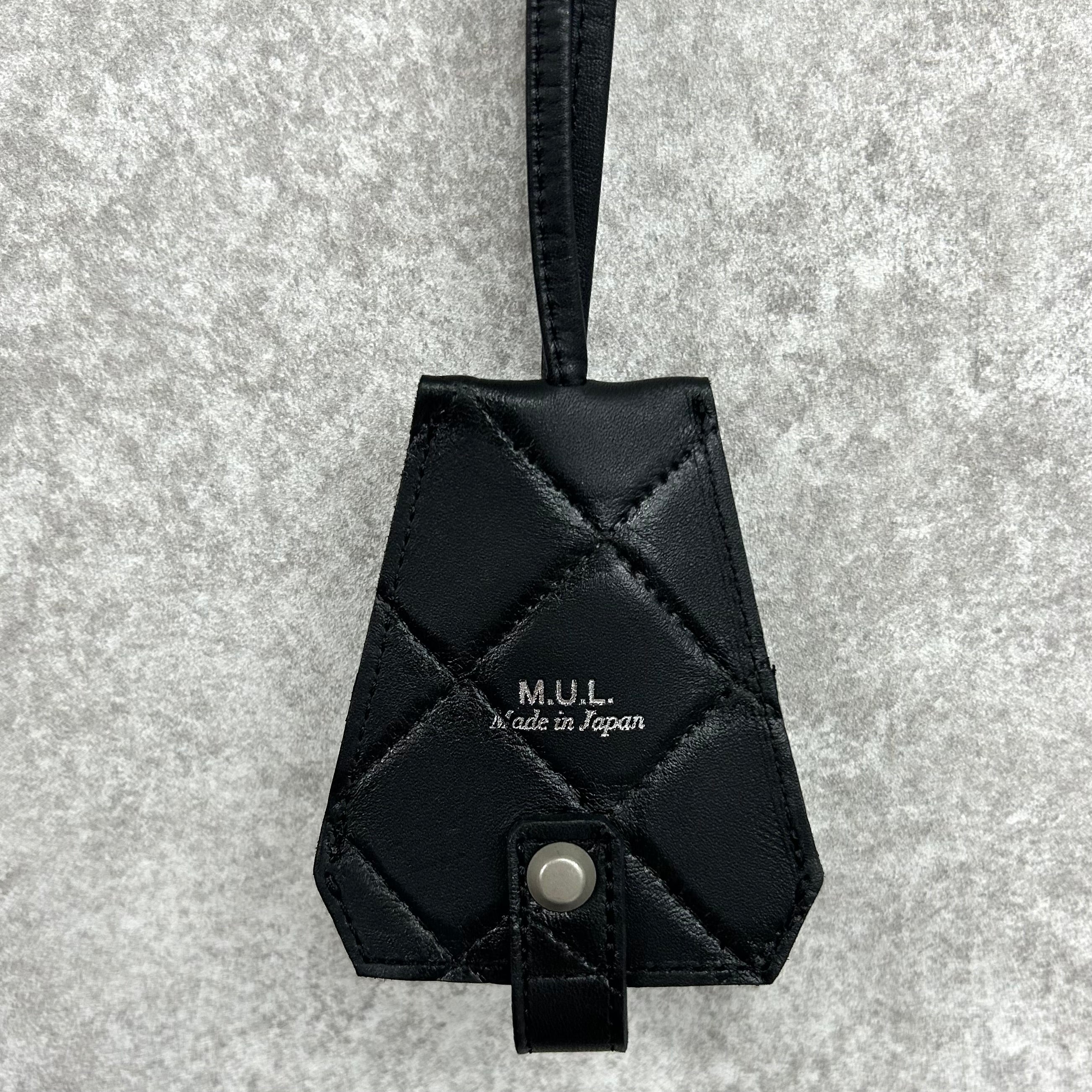 【MUL097-BRO】レザーキーネックレス キルティング型押し　-ブラック-　ブロンズライン入り　※7/2〜7/12より事務所から順次発送予定