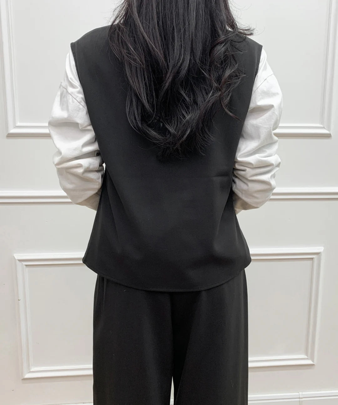 【ABITOKYO】スキッパネックノースリーブブラウス＆ウエストタックセミワイドパンツセットアップ ブラック ※5/28-6/3より順次発送