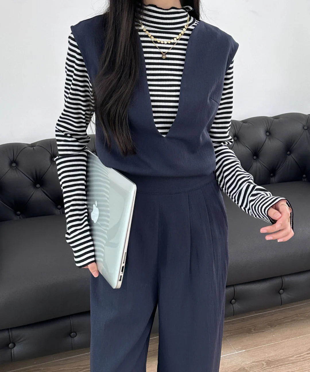 【ABITOKYO】スキッパネックノースリーブブラウス＆ウエストタックセミワイドパンツセットアップ ネイビー ※5/28-6/3より順次発送