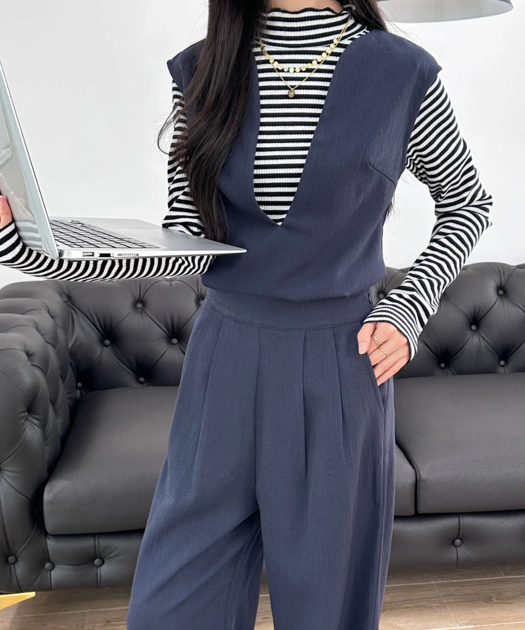 【ABITOKYO】スキッパネックノースリーブブラウス＆ウエストタックセミワイドパンツセットアップ ネイビー ※5/28-6/3より順次発送