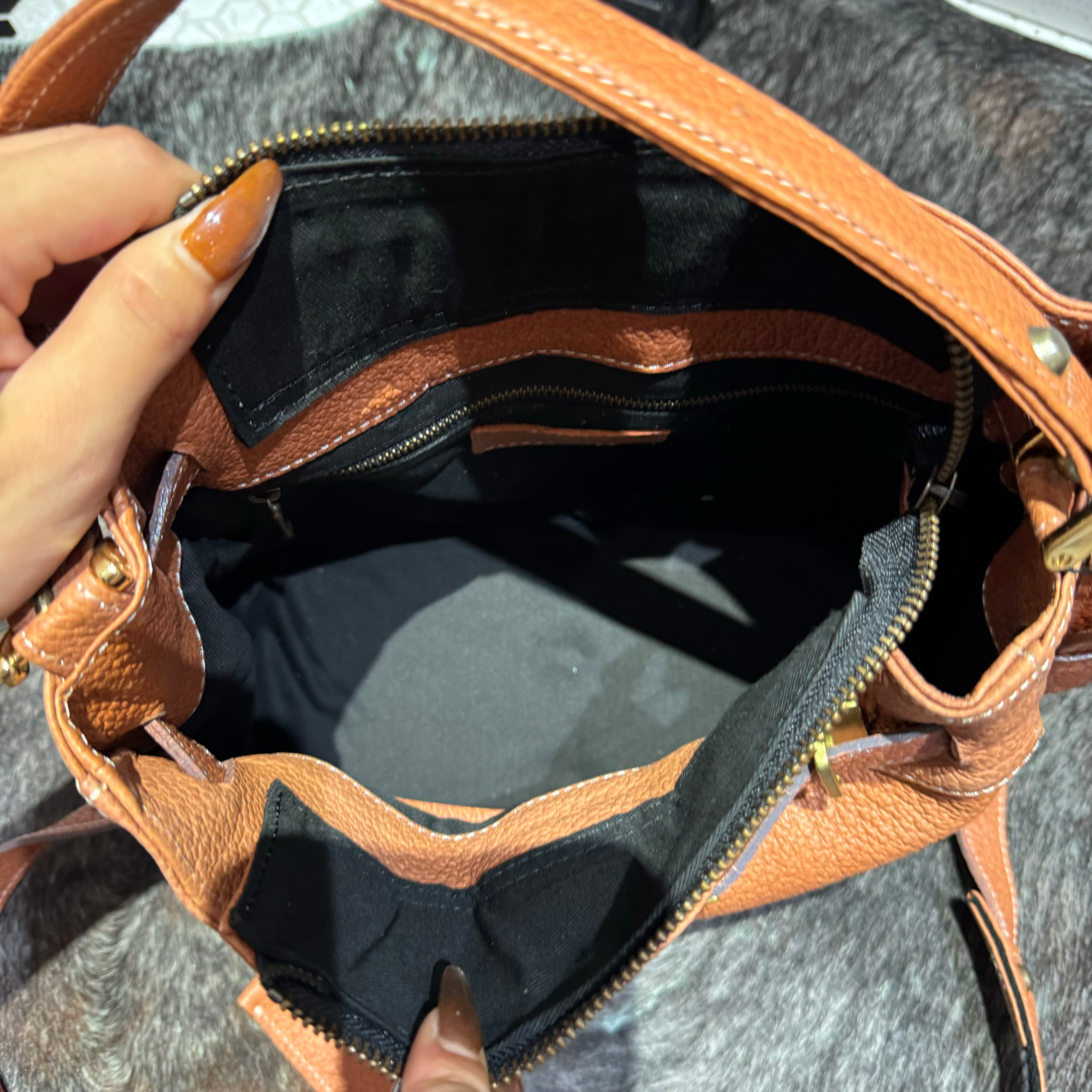 ⚠️予約【M.U.L.】stud series ワンハンドル2wayショルダー  シボ型押し　マットゴールド金具　-オレンジ-  ※キーストラップは別売りになります。　※R7. 6月末納品予定