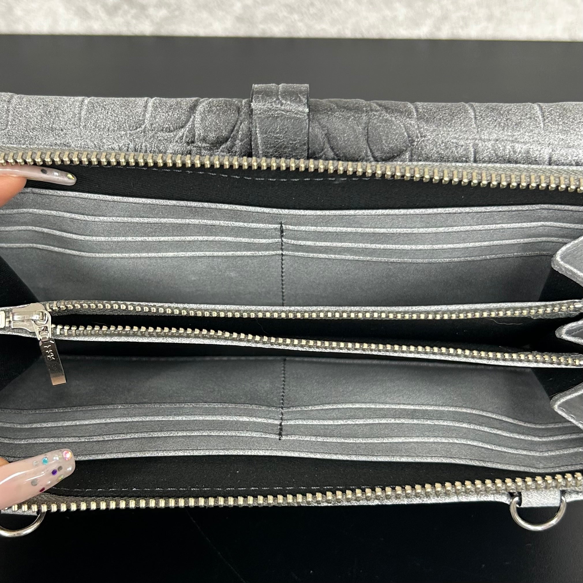 【新品】M.U.L. ウォレットショルダーホワイトヌバック汚し加工クロコ型押し 新品M.U.L. ショルダーバッグ☆ホワイトヌバック汚し加工