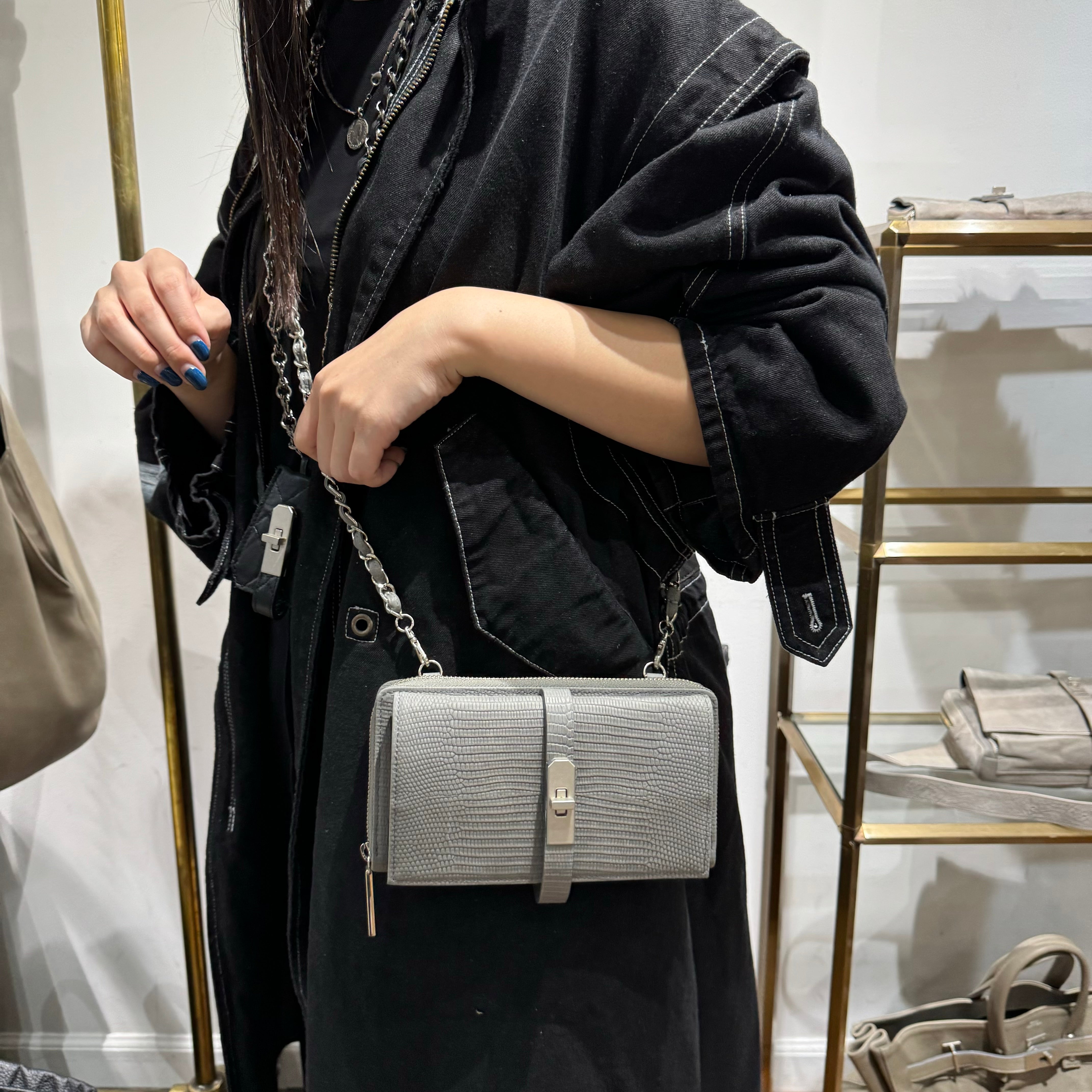 ⚠️予約【M.U.L.】 ウォレットショルダー　シボ型押　 アイスグレー-　※R7. 6月末納品予定