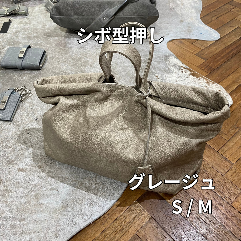 M.U.L レザー　ハンドバッグ　牛しぼ型押し　マットシルバー M.U.L レザーハンドバッグ牛しぼ型押しマットシルバー