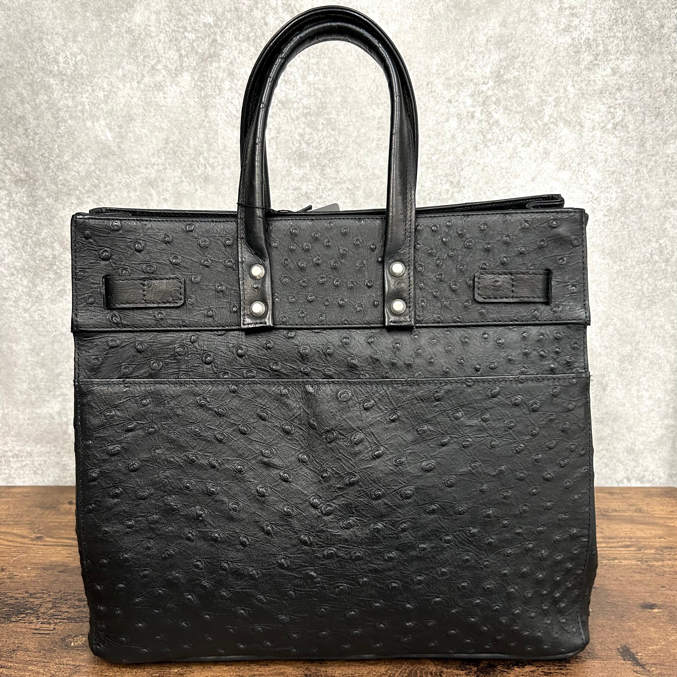 【MUL064】stud series トート　M　 - ブラック-　オーストリッチ型押し 　※7/2〜7/12より事務所から順次発送予定