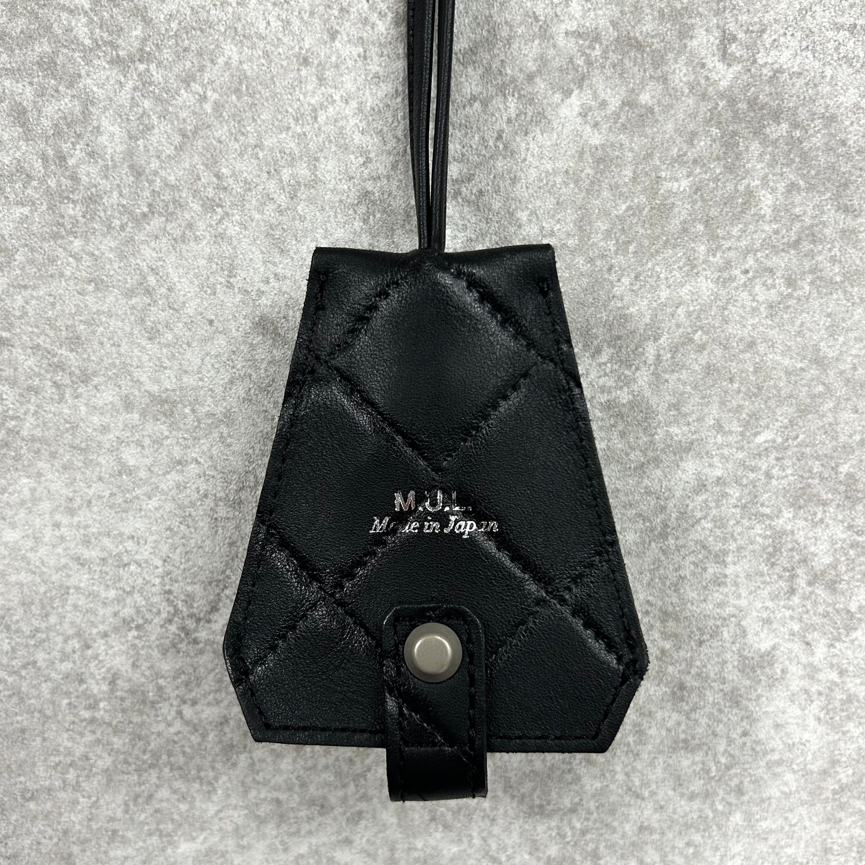 【MUL097-SLV】レザーキーネックレス キルティング型押し　-ブラック-　シルバーライン入り　※7/2〜7/12より事務所から順次発送予定