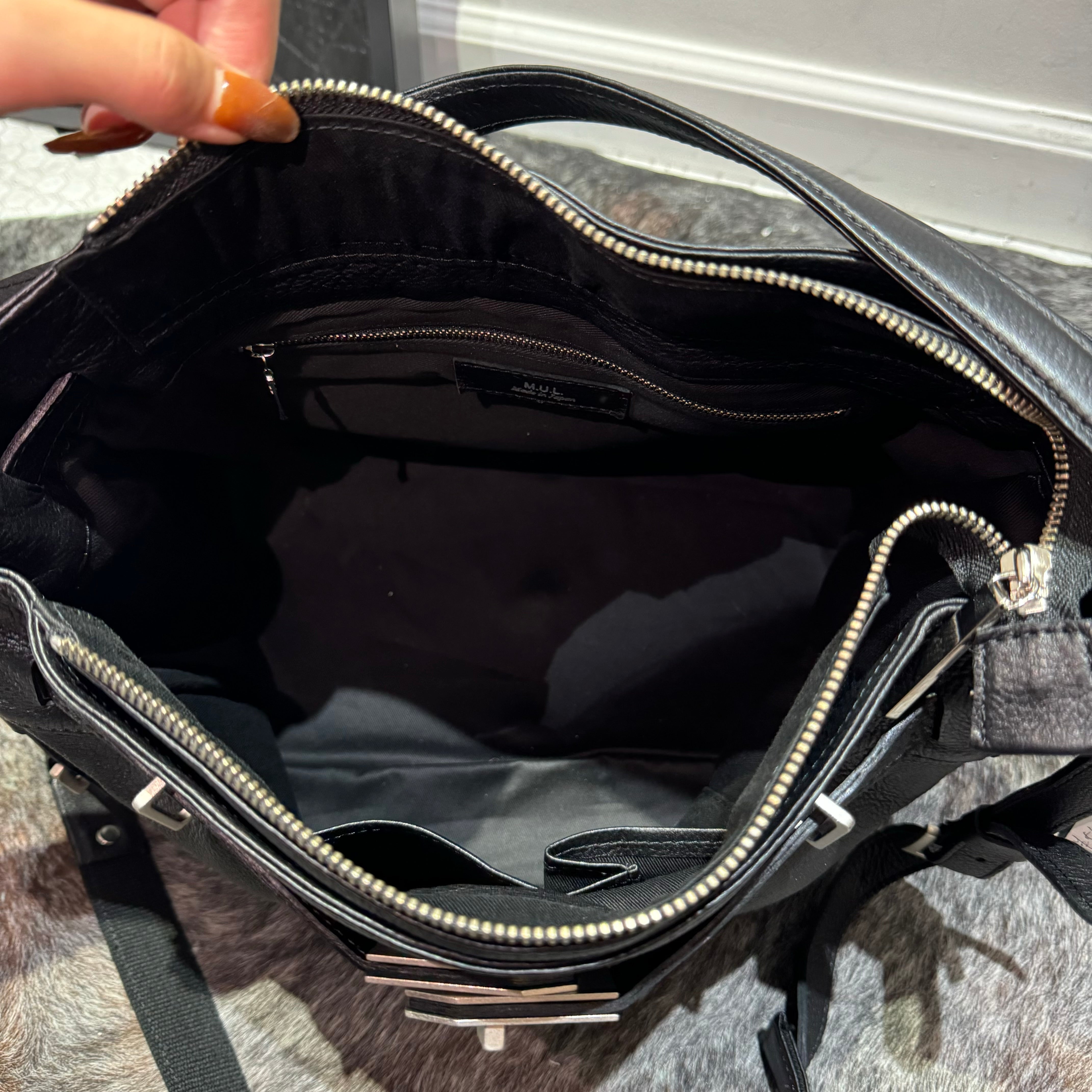 ⚠️予約【M.U.L.】ワンハンドル2wayショルダー　シボ型押し　マットシルバー金具　-ブラック-  ※キーストラップは別売りになります。　※R7. 6月末納品予定