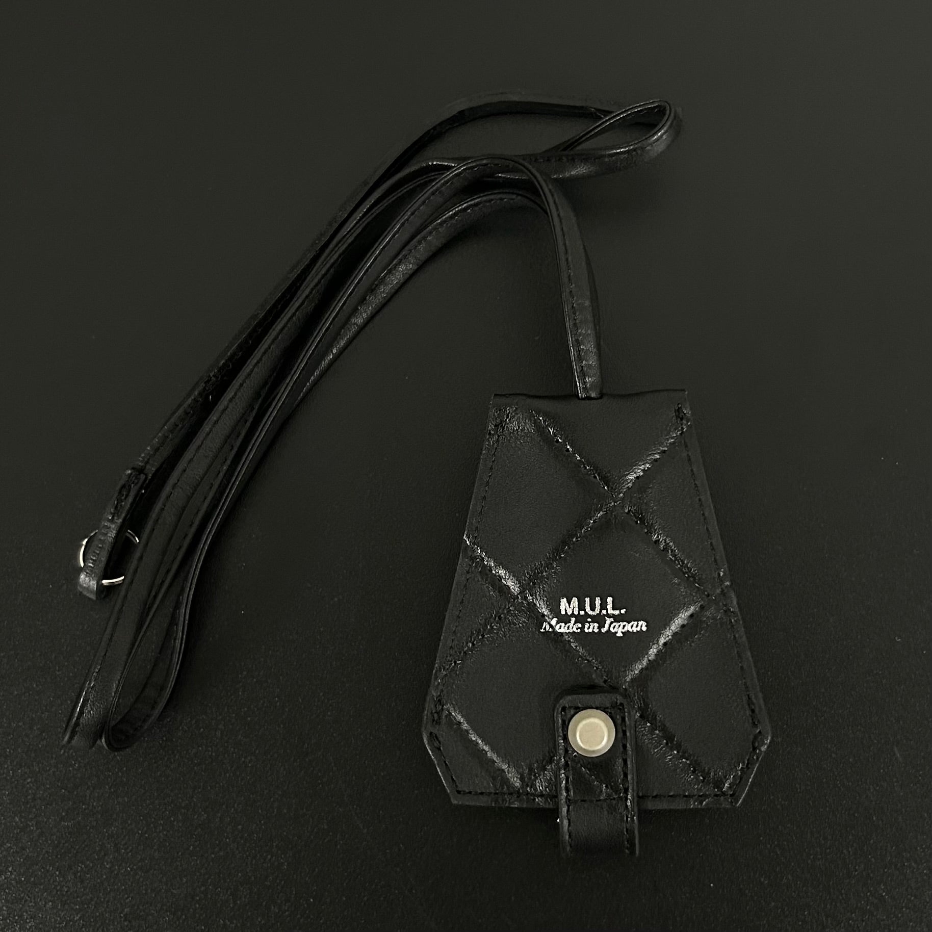 【MUL097-BRO】レザーキーネックレス キルティング型押し　-ブラック-　ブロンズライン入り　※7/2〜7/12より事務所から順次発送予定