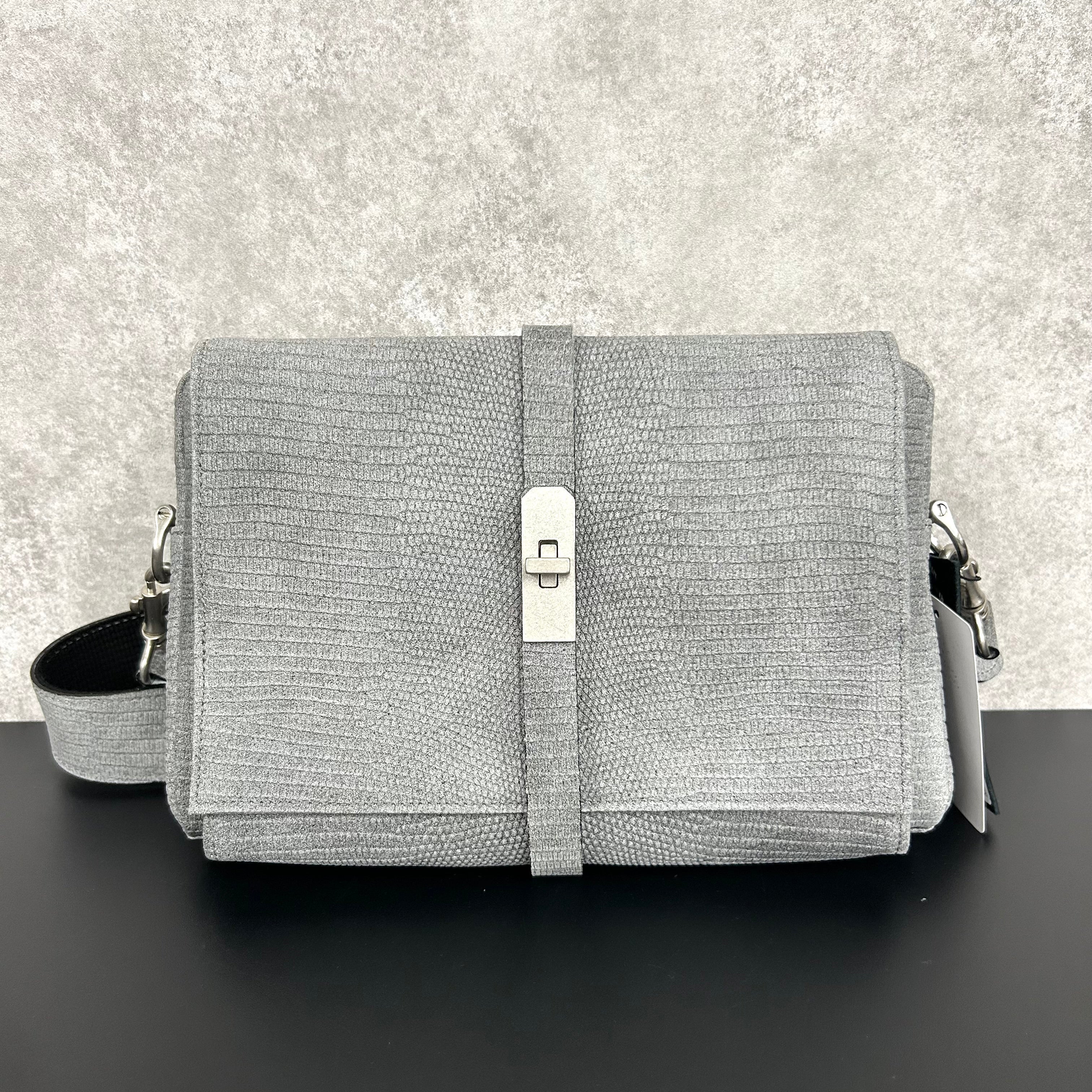 【MUL040】ショルダーバッグ　ホワイト汚し加工　リザード型押し　レザーショルダー　※7/2〜7/12より事務所から順次発送予定