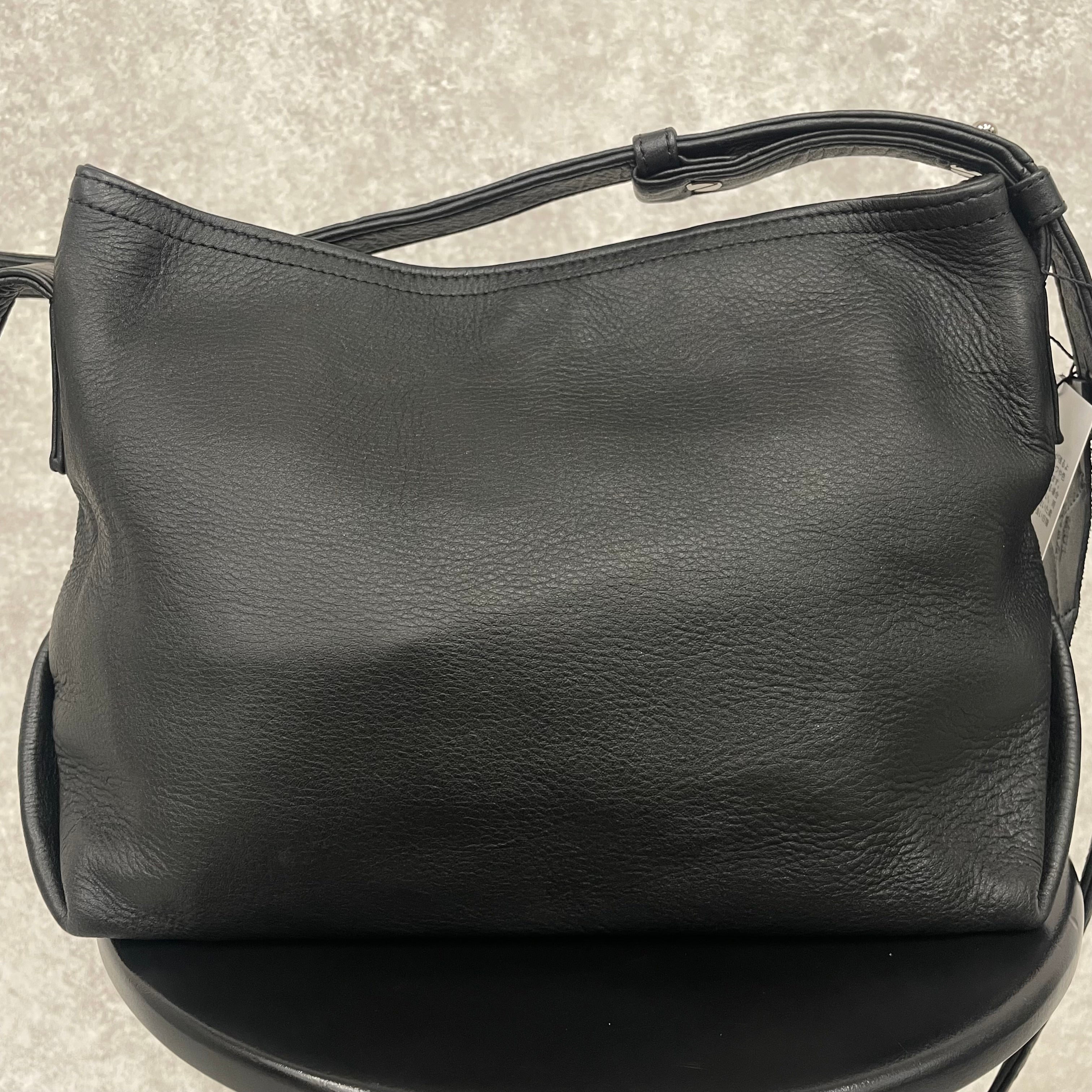 【MUL102】テールショルダーS　ダメージオイルレザー　-ブラック-　洗い加工ソフト　ゴールドペイント　※7/2〜7/12より事務所から順次発送予定