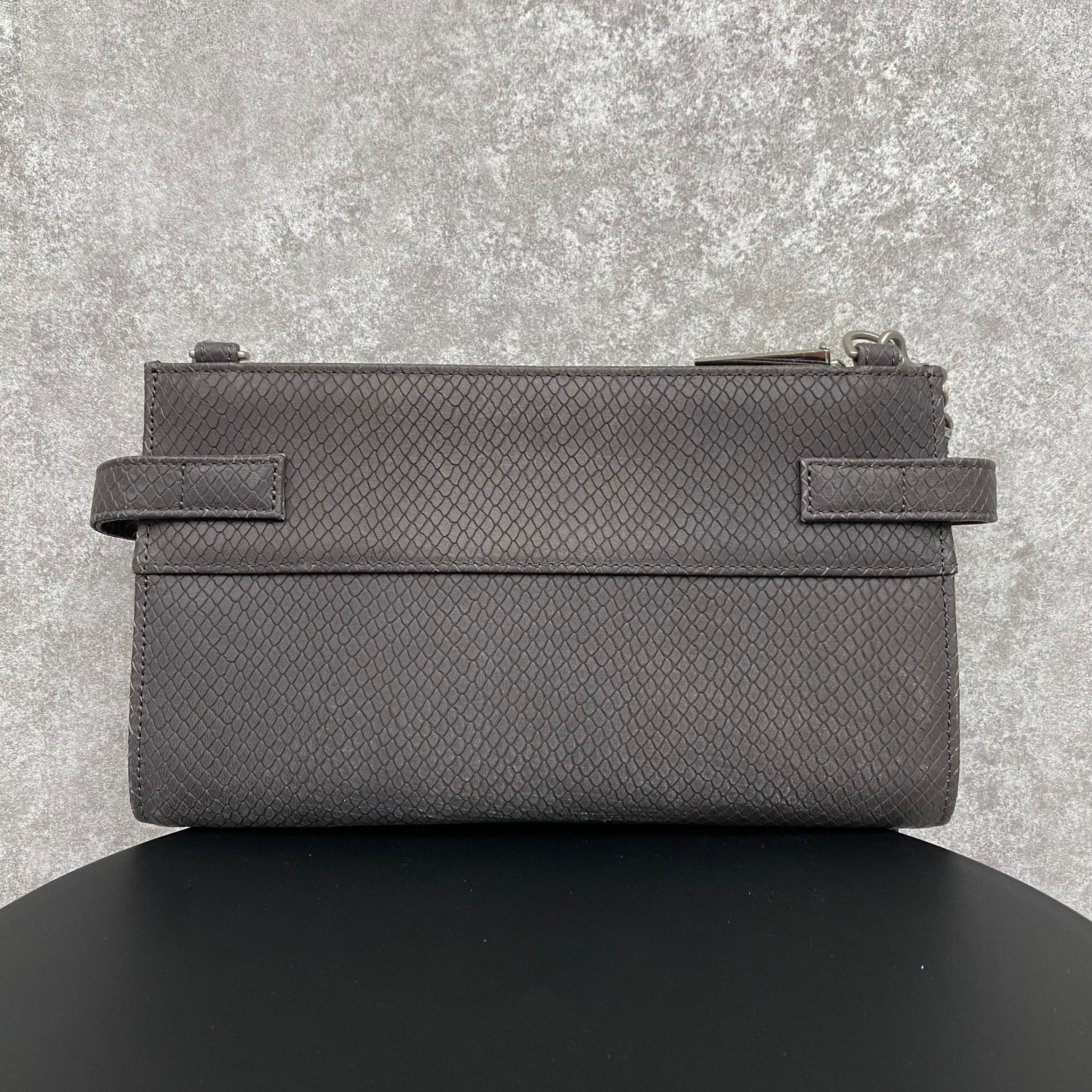 【MUL105-SL-1】レイヤードウォレットショルダー リザード型押し(グレー) シルバーライン(細)　※10/29〜11/2より順次配送