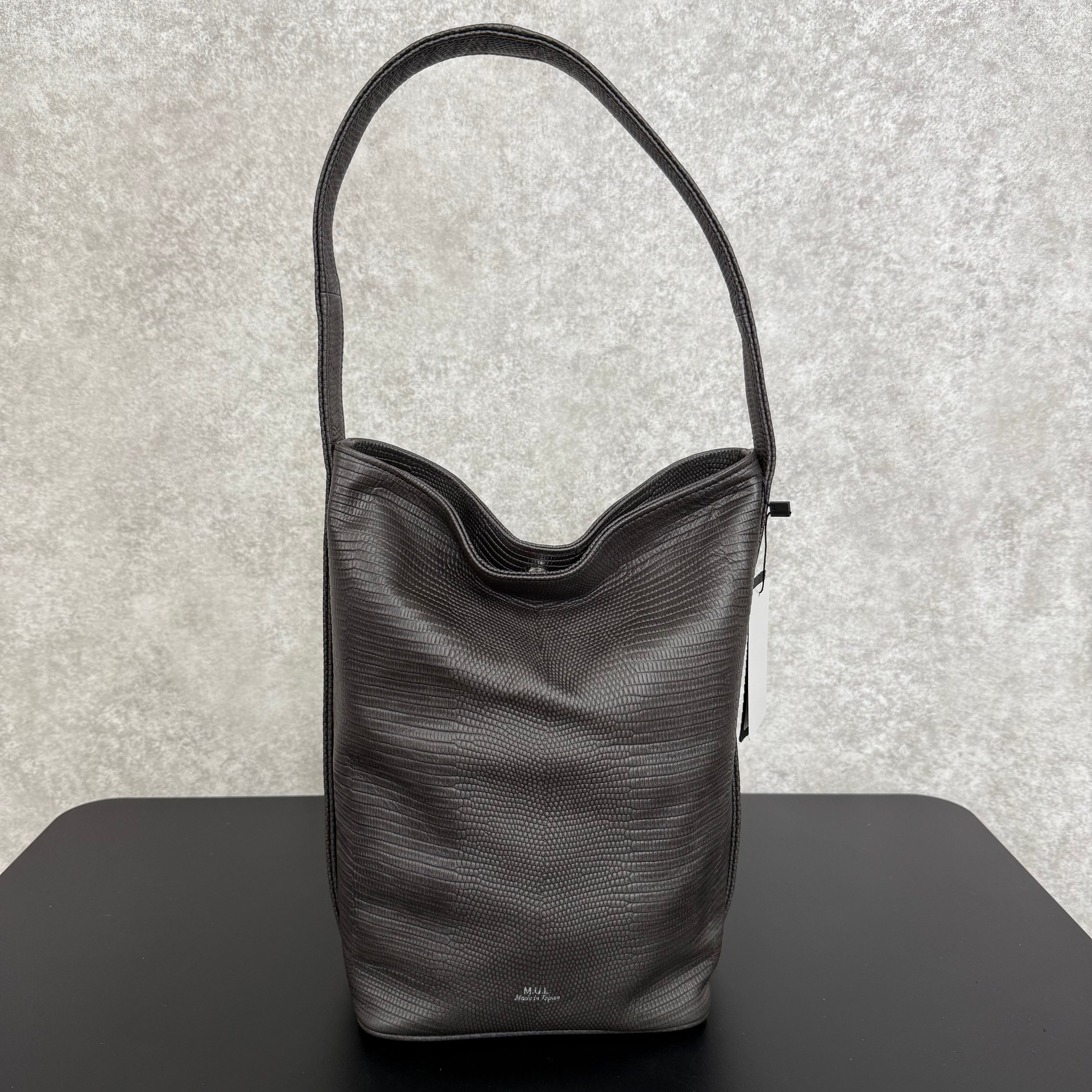 【MUL084】バケットトートS　‐スモーキーブラック-　リザード型押し　※7/2〜7/12より事務所から順次発送予定