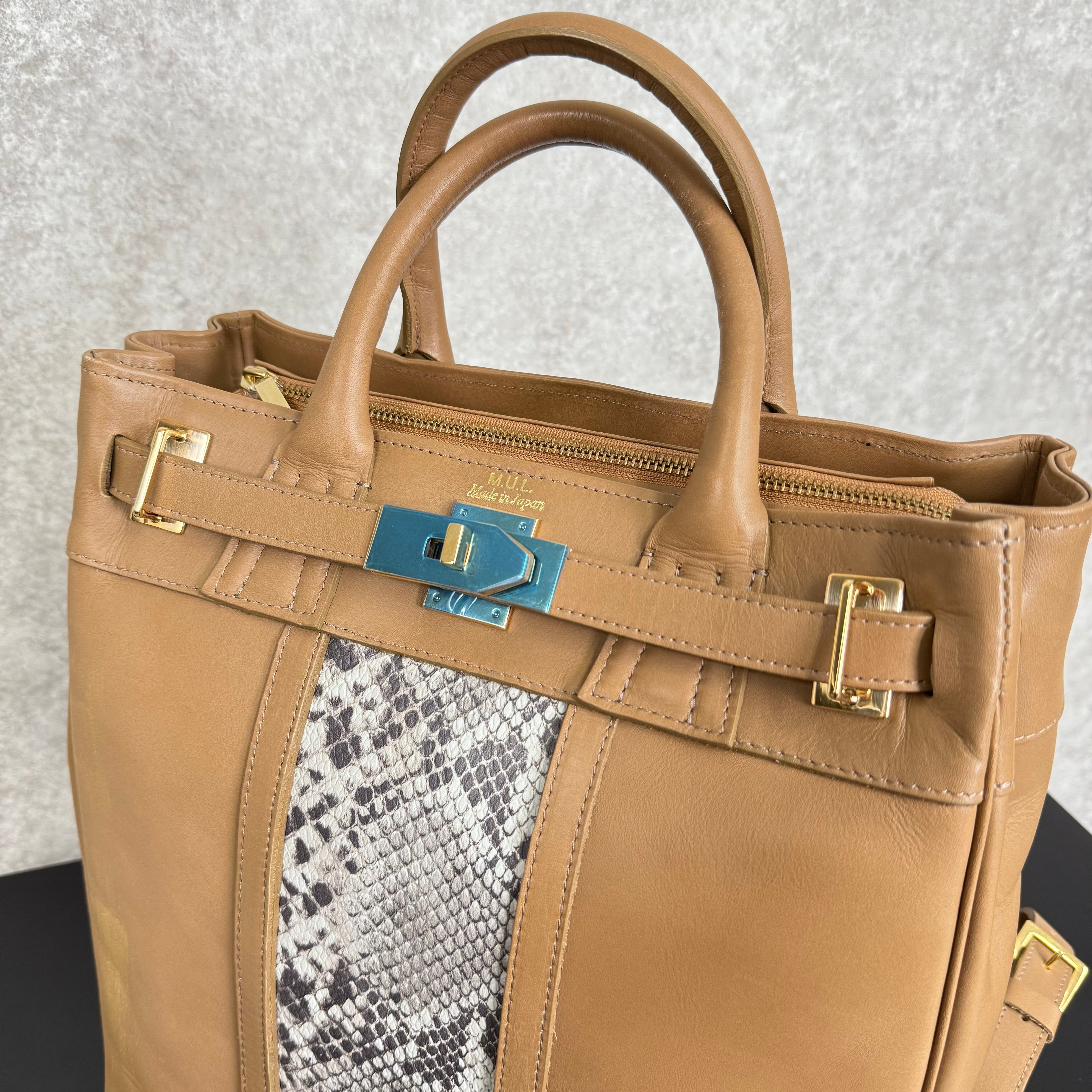 【MUL007】バックパックM　‐スムースベージュ‐　パイソン型押しライン　ゴールド削り金具　ゴールドライン入り　※7/2〜7/12より事務所から順次発送予定