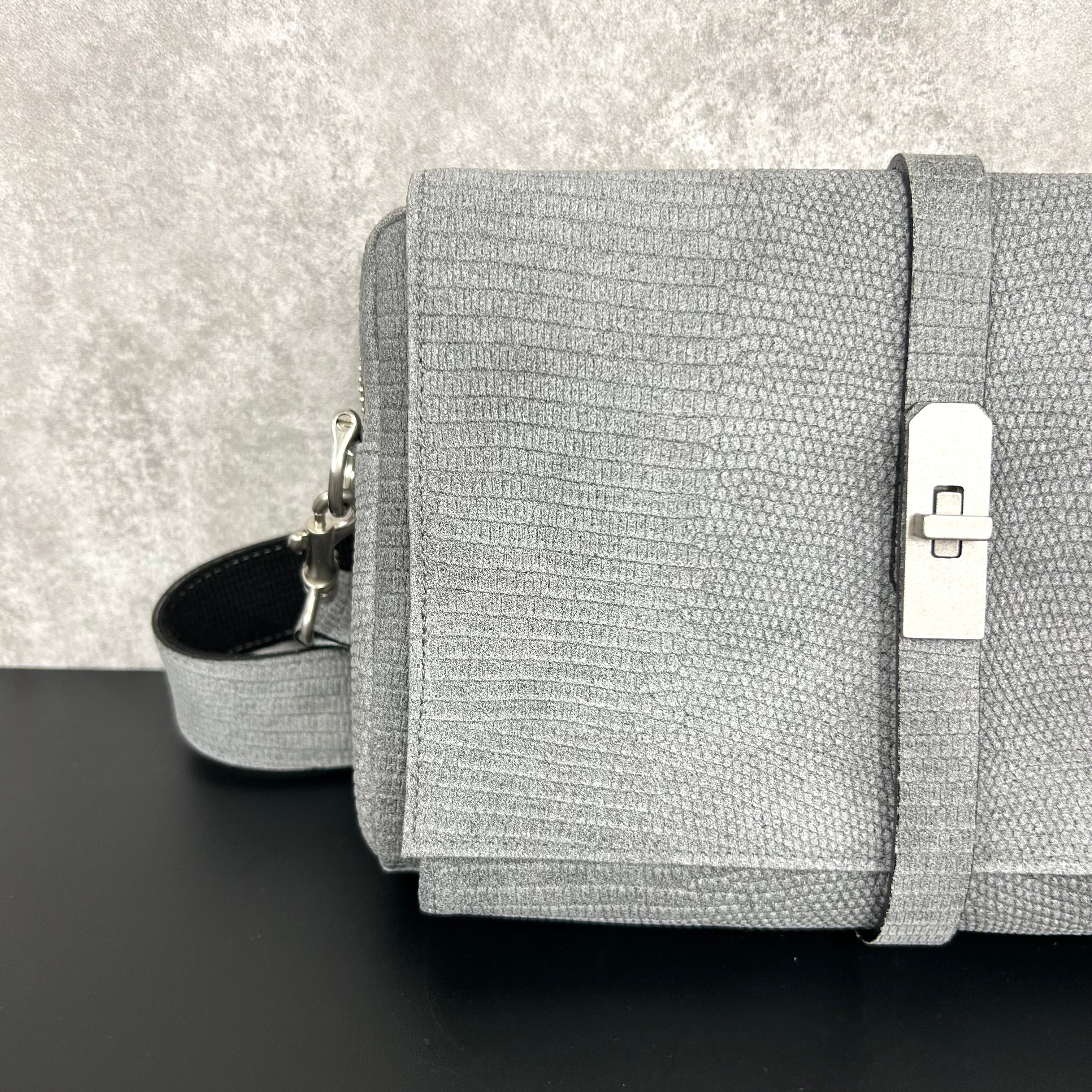 【MUL040】ショルダーバッグ　ホワイト汚し加工　リザード型押し　レザーショルダー　※7/2〜7/12より事務所から順次発送予定