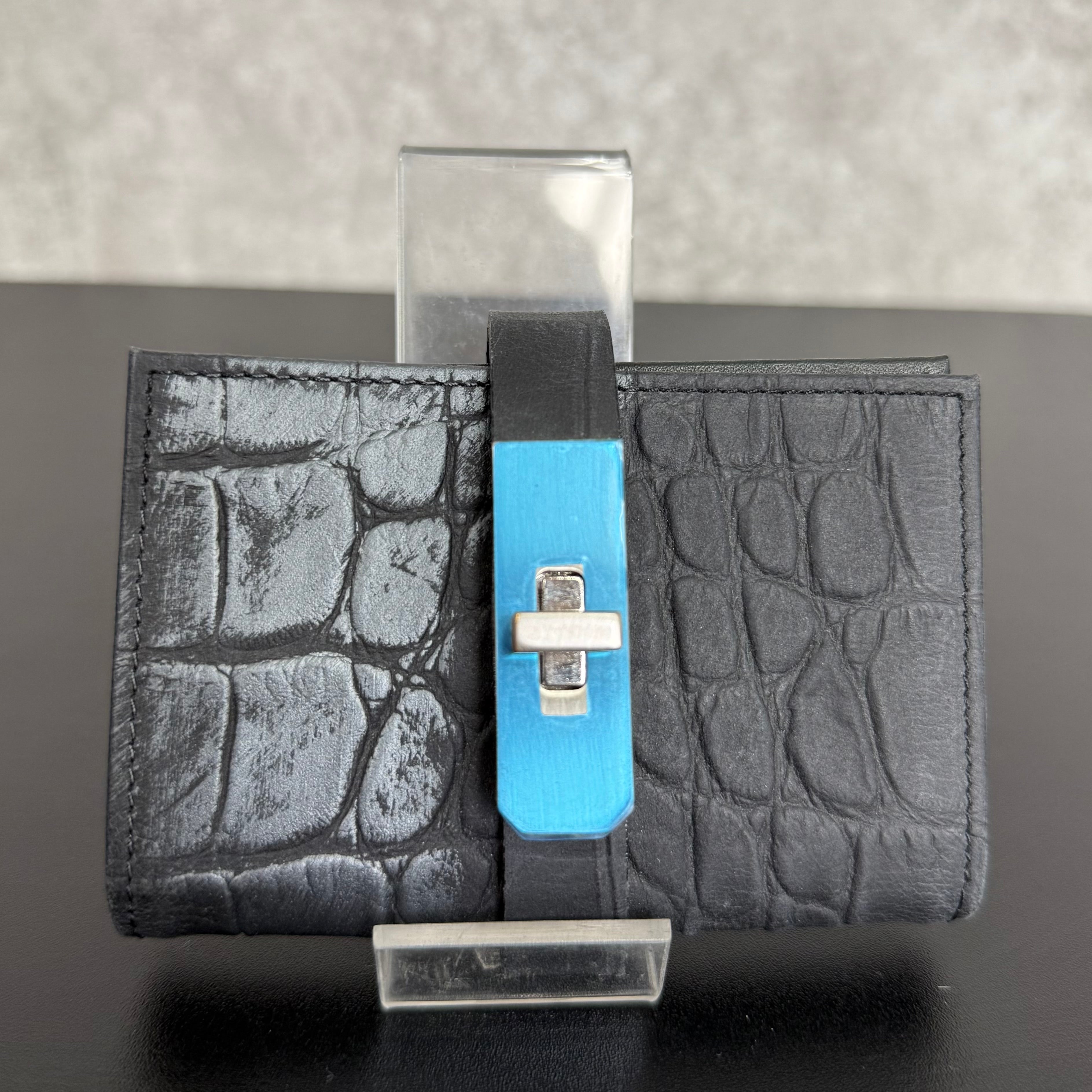 【MUL123】カードケース　‐ブラック‐　クロコダイル型押し　シルバー金具　シルバーライン入り　※7/2〜7/12より事務所から順次発送予定