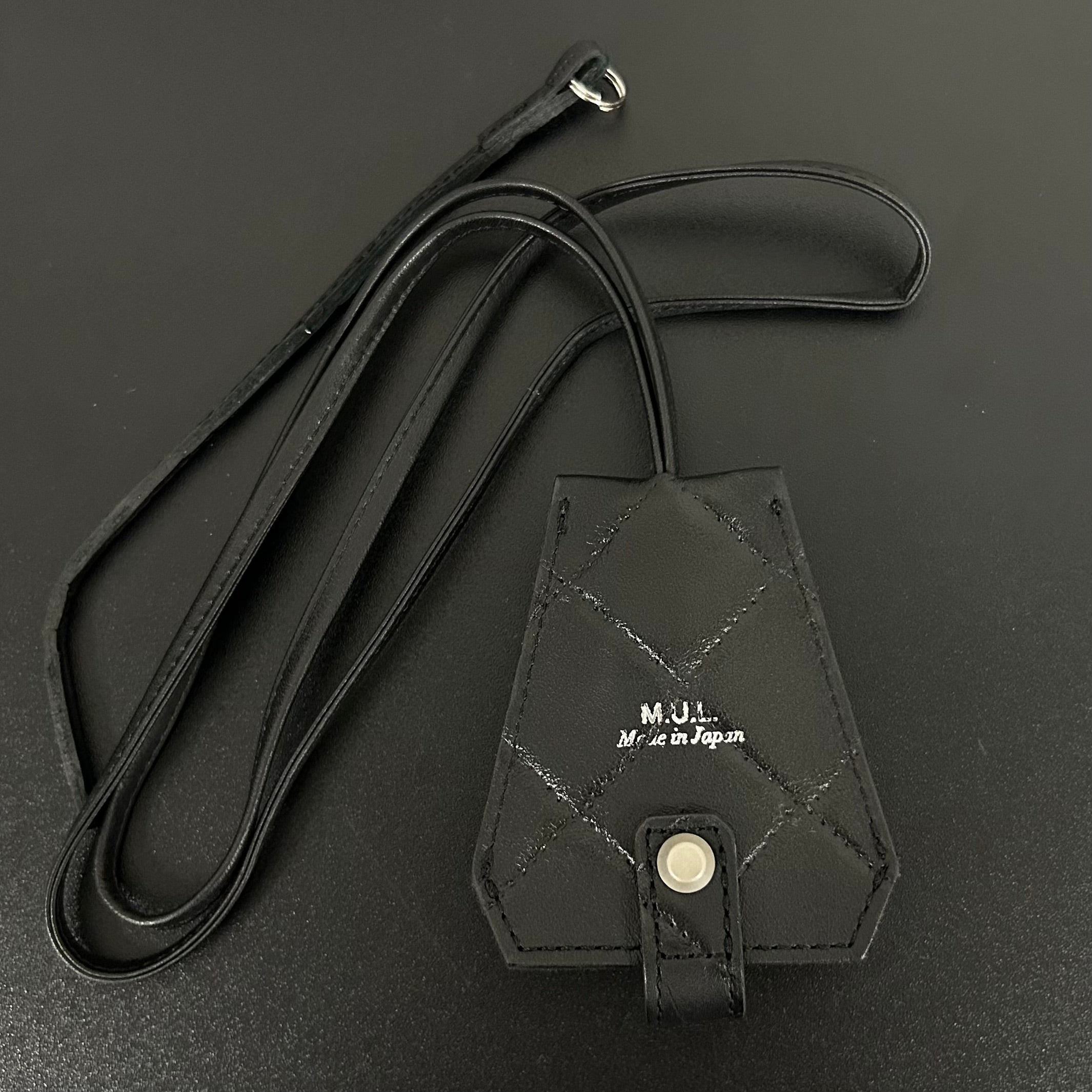 【MUL097-SLV】レザーキーネックレス キルティング型押し　-ブラック-　シルバーライン入り　※7/2〜7/12より事務所から順次発送予定